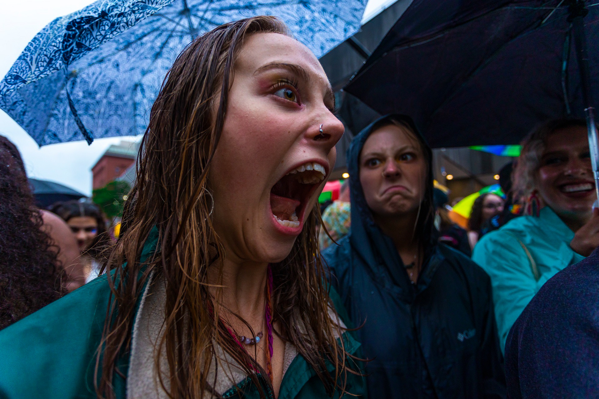 Anya and Hyla make muppet faces