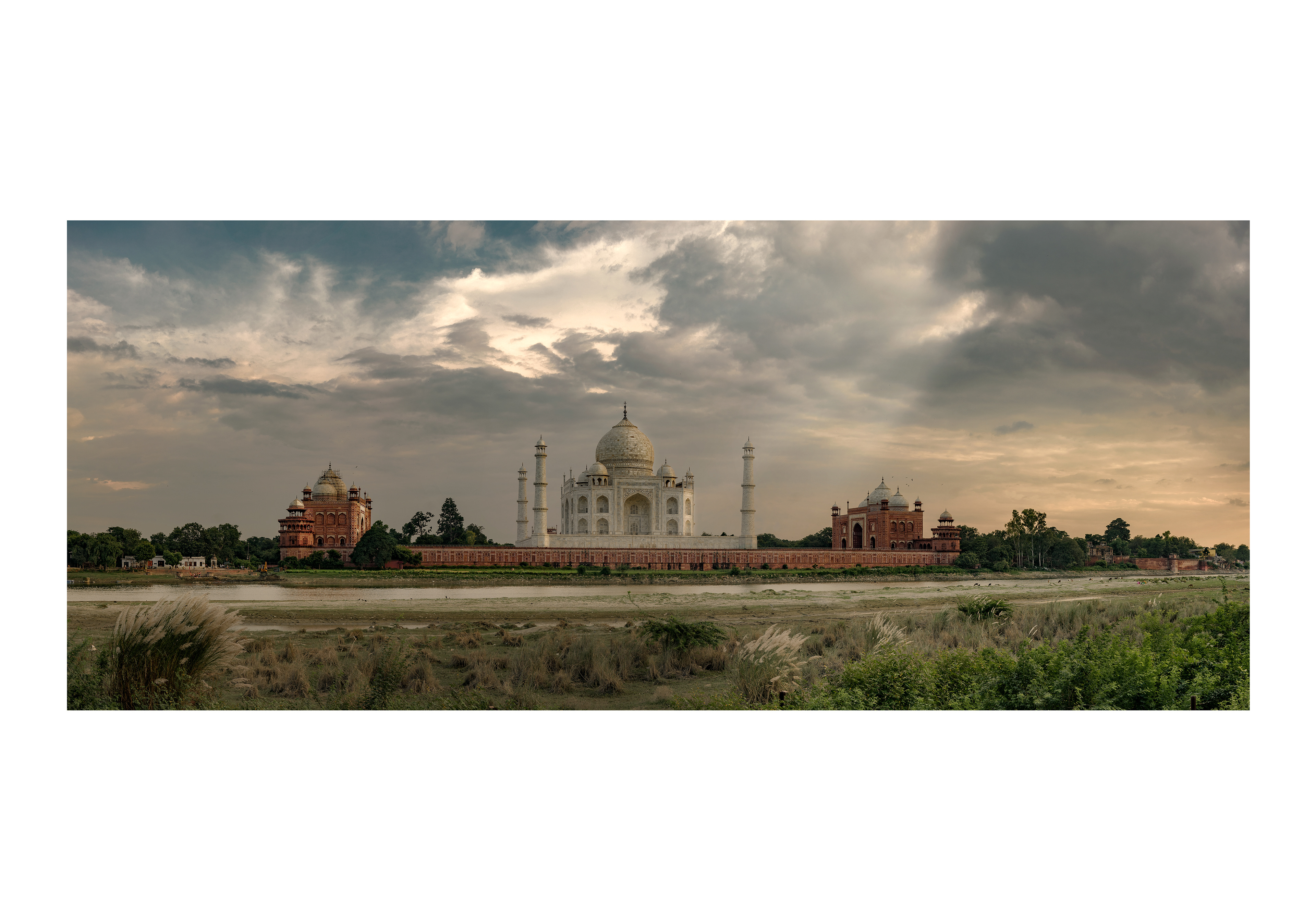 Jamuna river next to the taj mahal