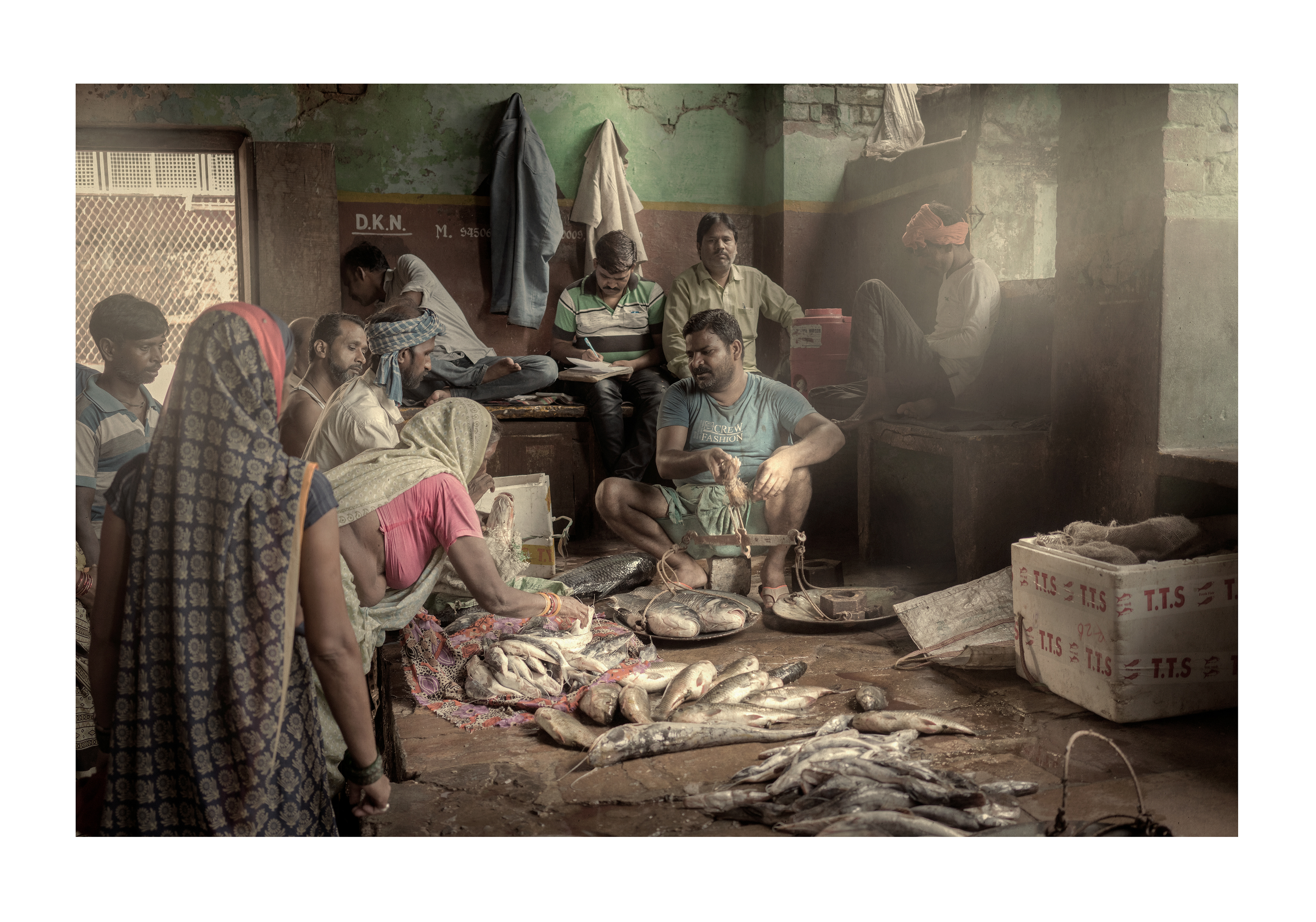 fish market in varanasi
