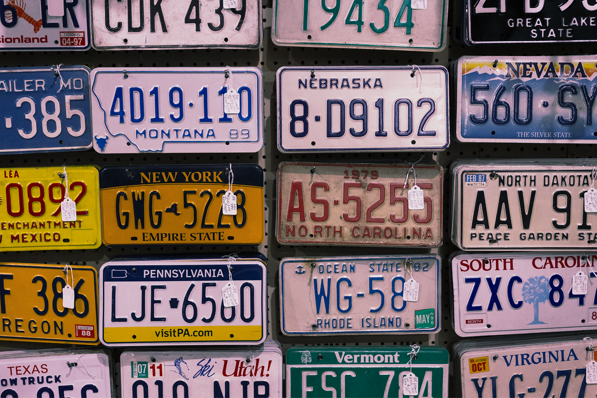 A grid of old license plates connect their origin to this single flea market.
