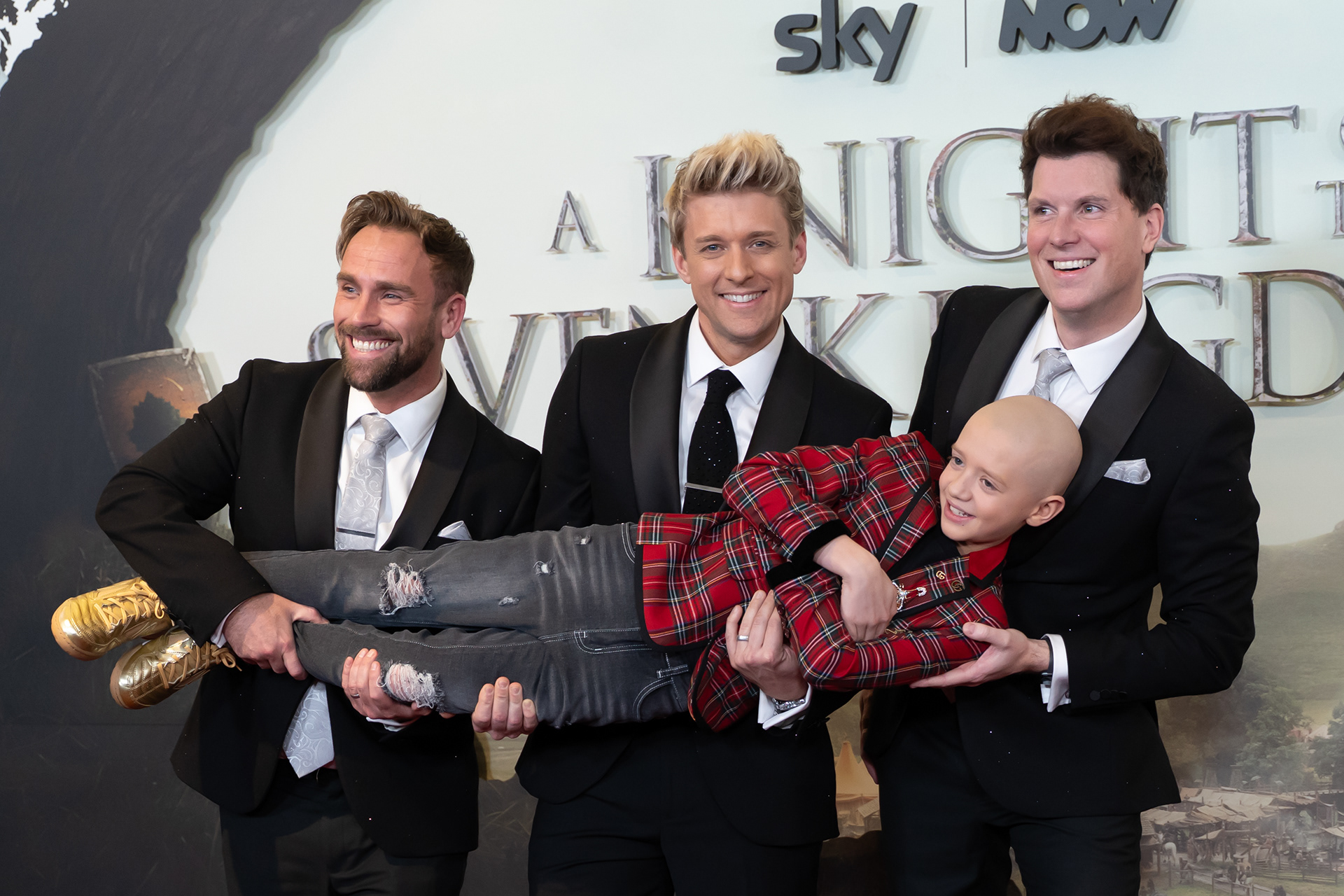 A KNIGHT OF THE SEVEN KINGDOM PREMIERE - Dexter Sol Ansell