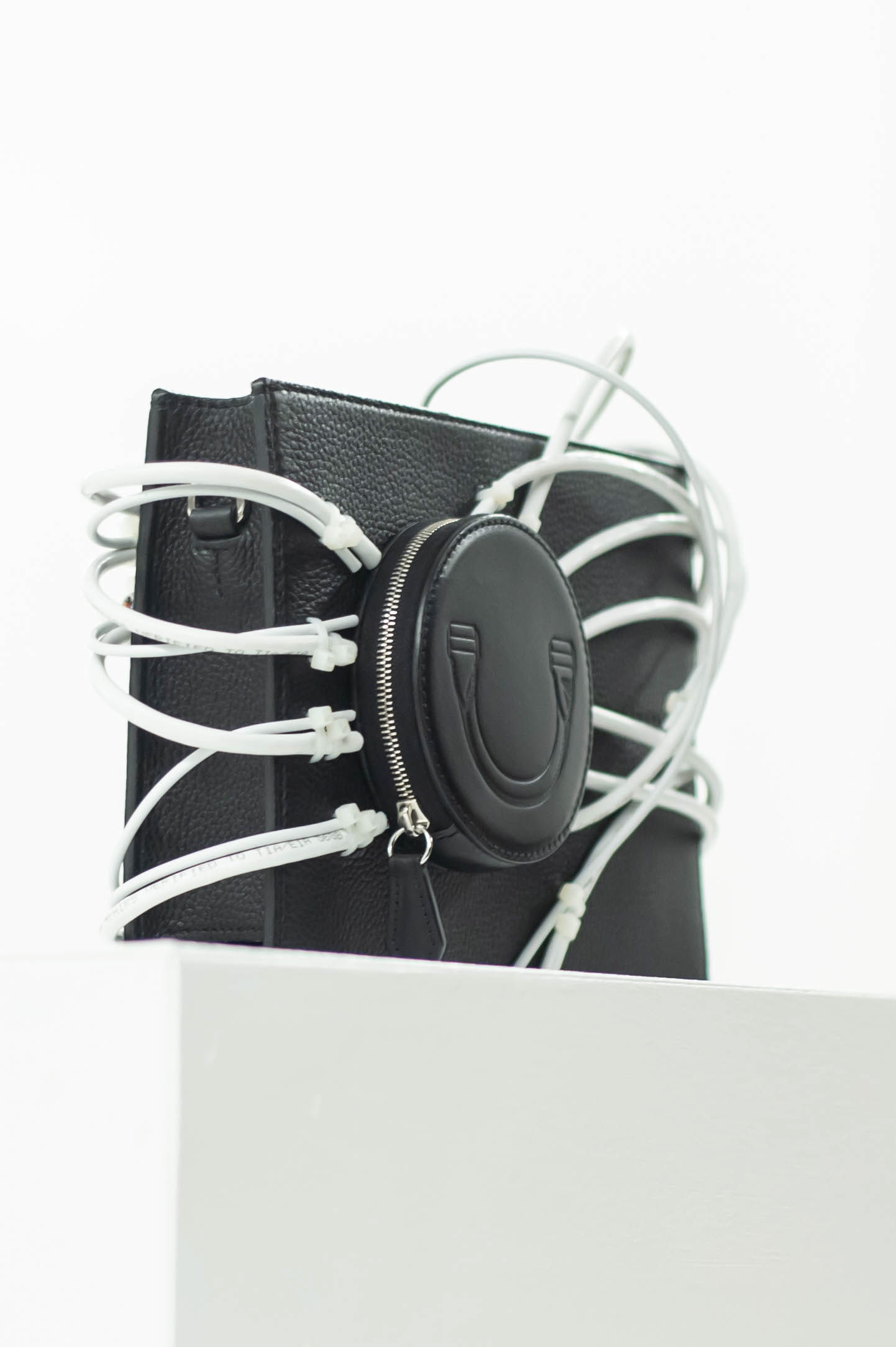 LONDON FASHION WEEK AW26 - Nosakhari's signature handbag the "Butler" reimagined with artist Tega Akinola