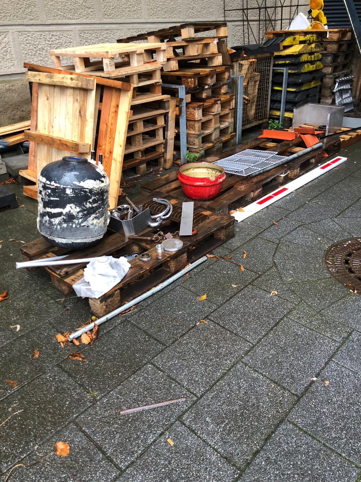 Objekte aus dem Metallschrott