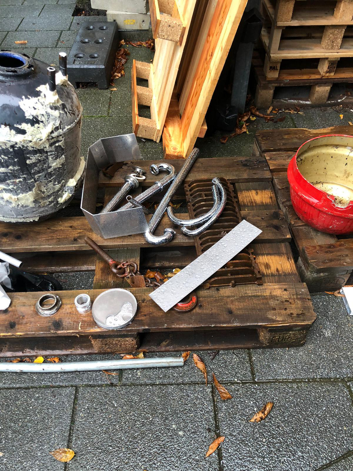 Objekte aus dem Metallschrott