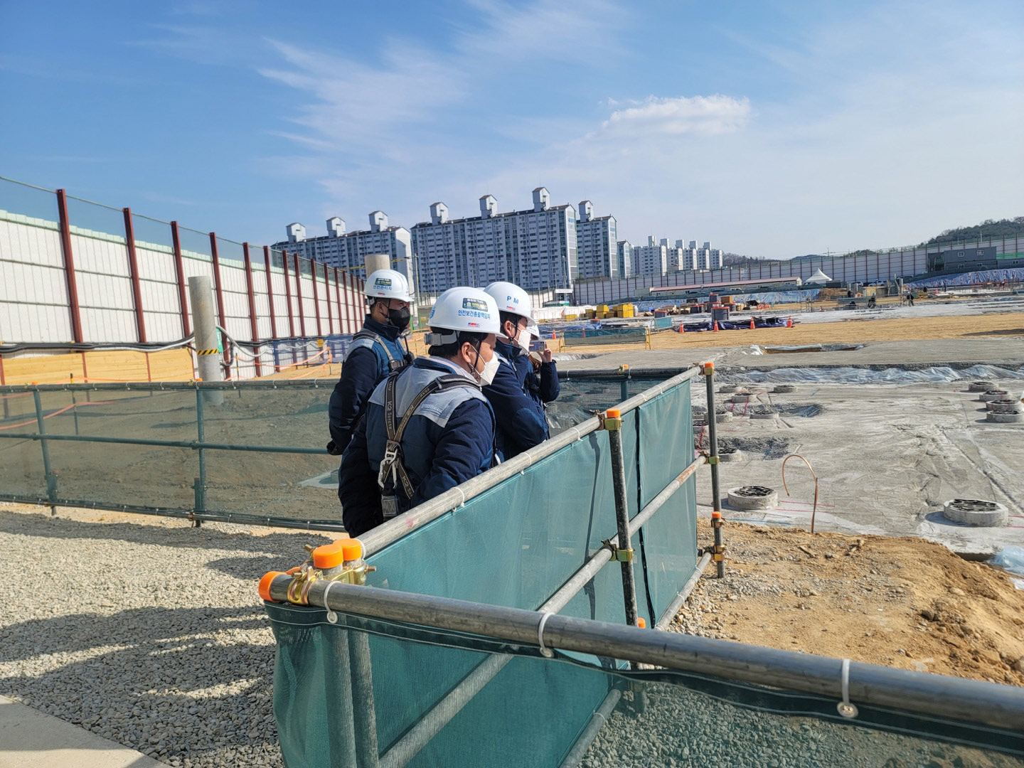 Site inspection with PM, superintendent, 2022, Gumi