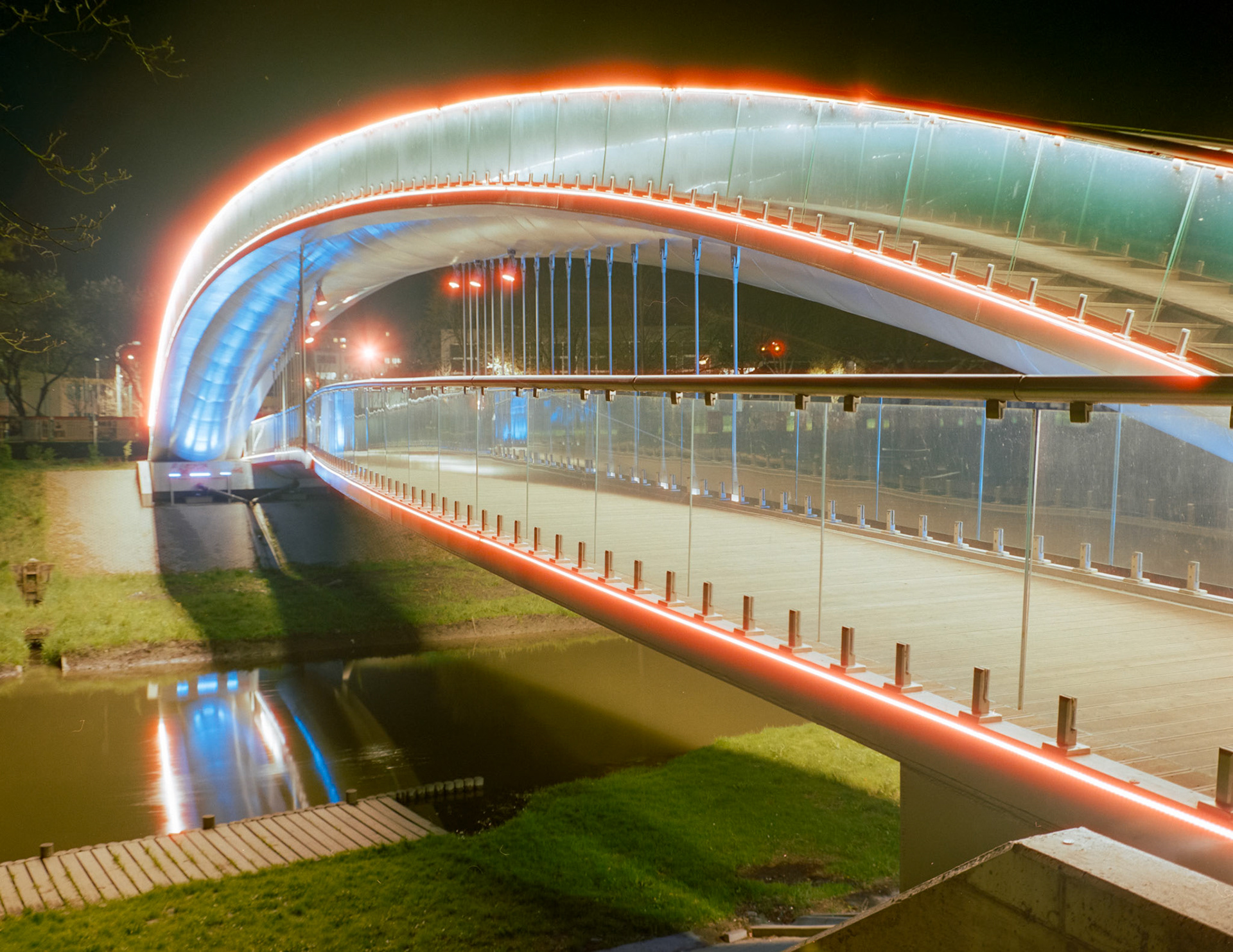 Negative Lab Pro v3.0.2 | Color Model: Noritsu | Pre-Sat: 3 | Tone Profile: LAB - Standard | WB: Auto-Neutral | LUT: Frontier