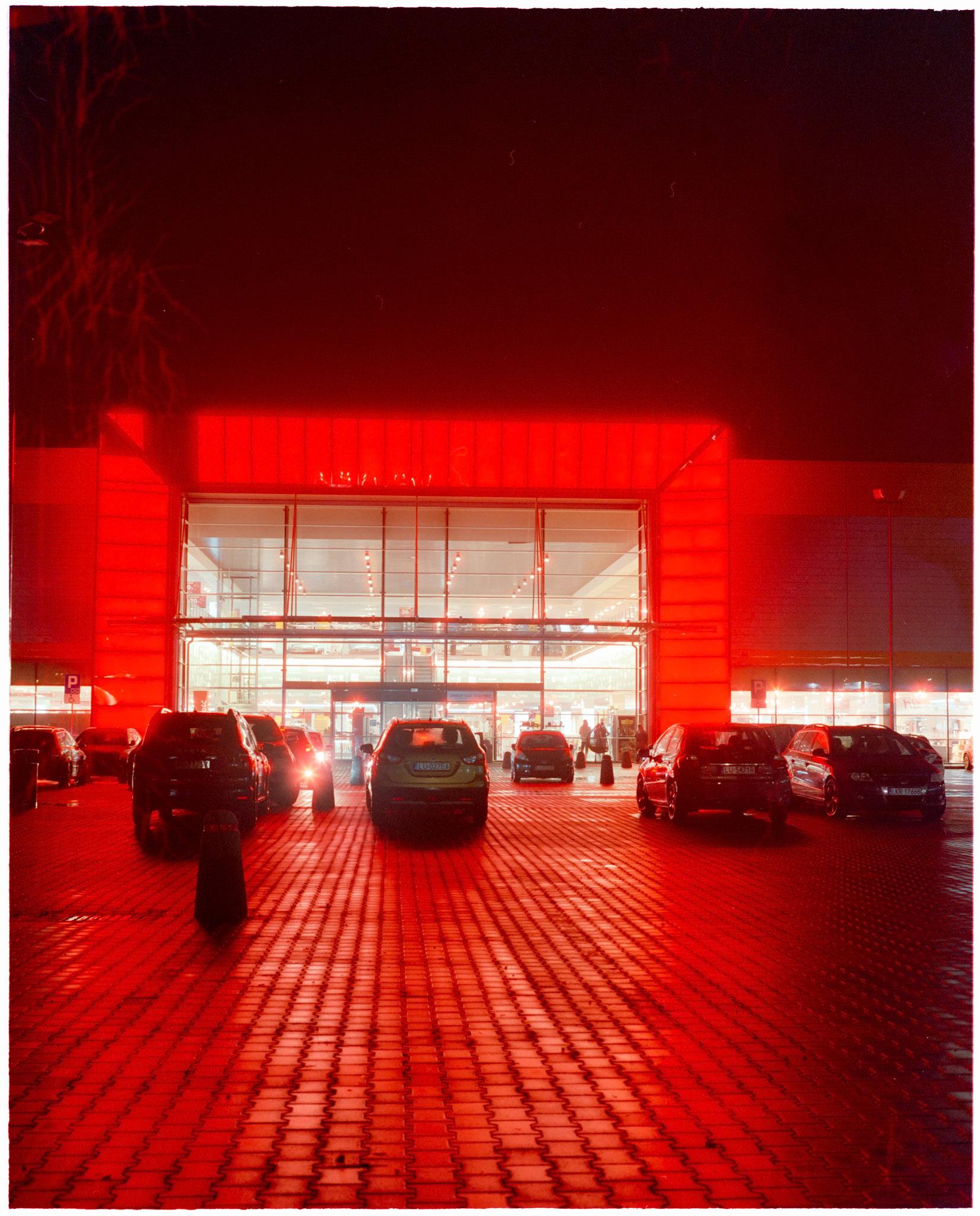 Negative Lab Pro v3.0.2 | Color Model: Frontier | Pre-Sat: 3 | Tone Profile: LAB - Standard | WB: Auto-Neutral | LUT: Frontier