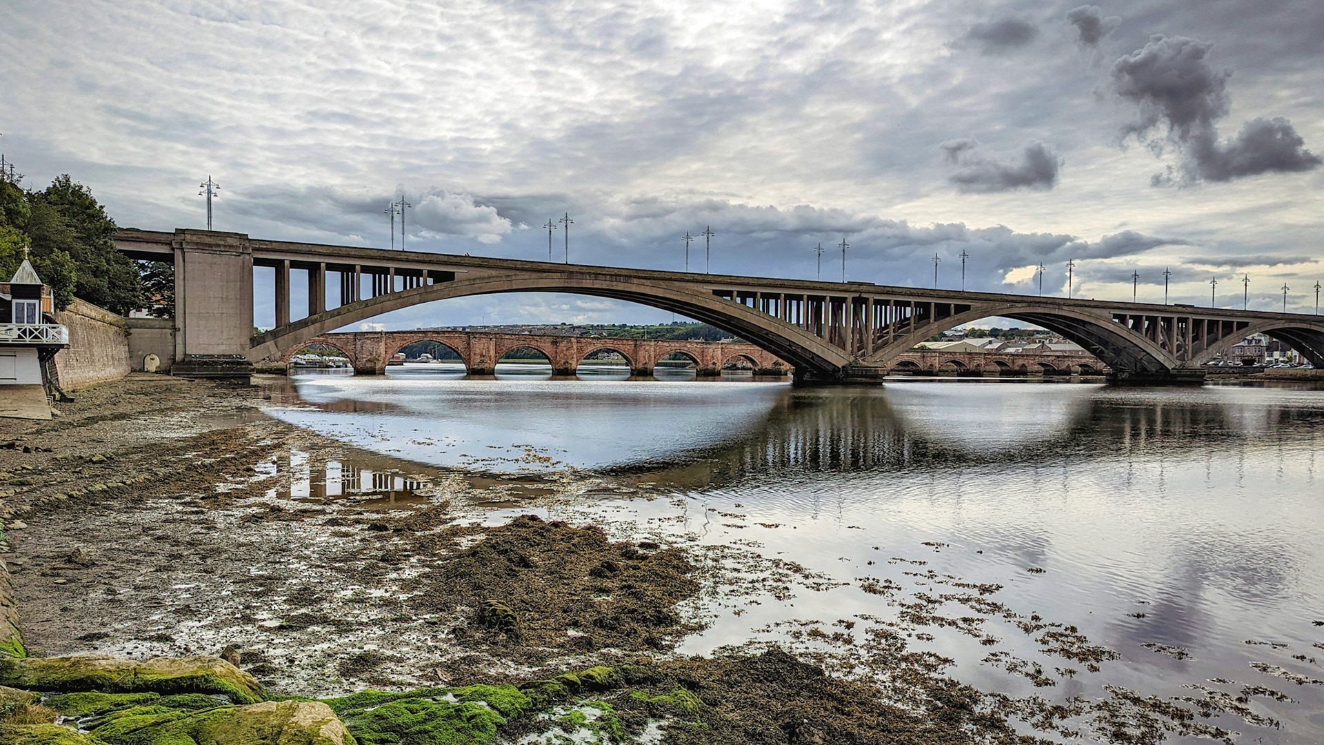 This album shows the Old Bridge (1524), the Royal Tweed Bridge (1928) and the Royal Border Bridge (1850).