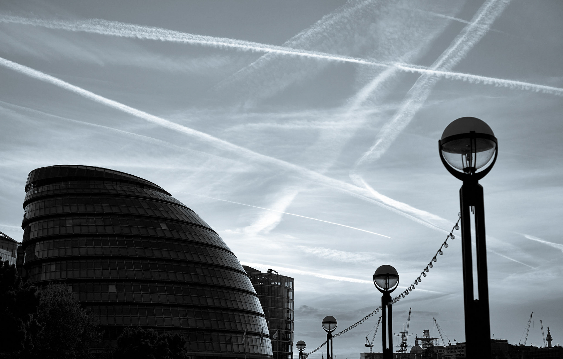 Con trails over City Hall, London.