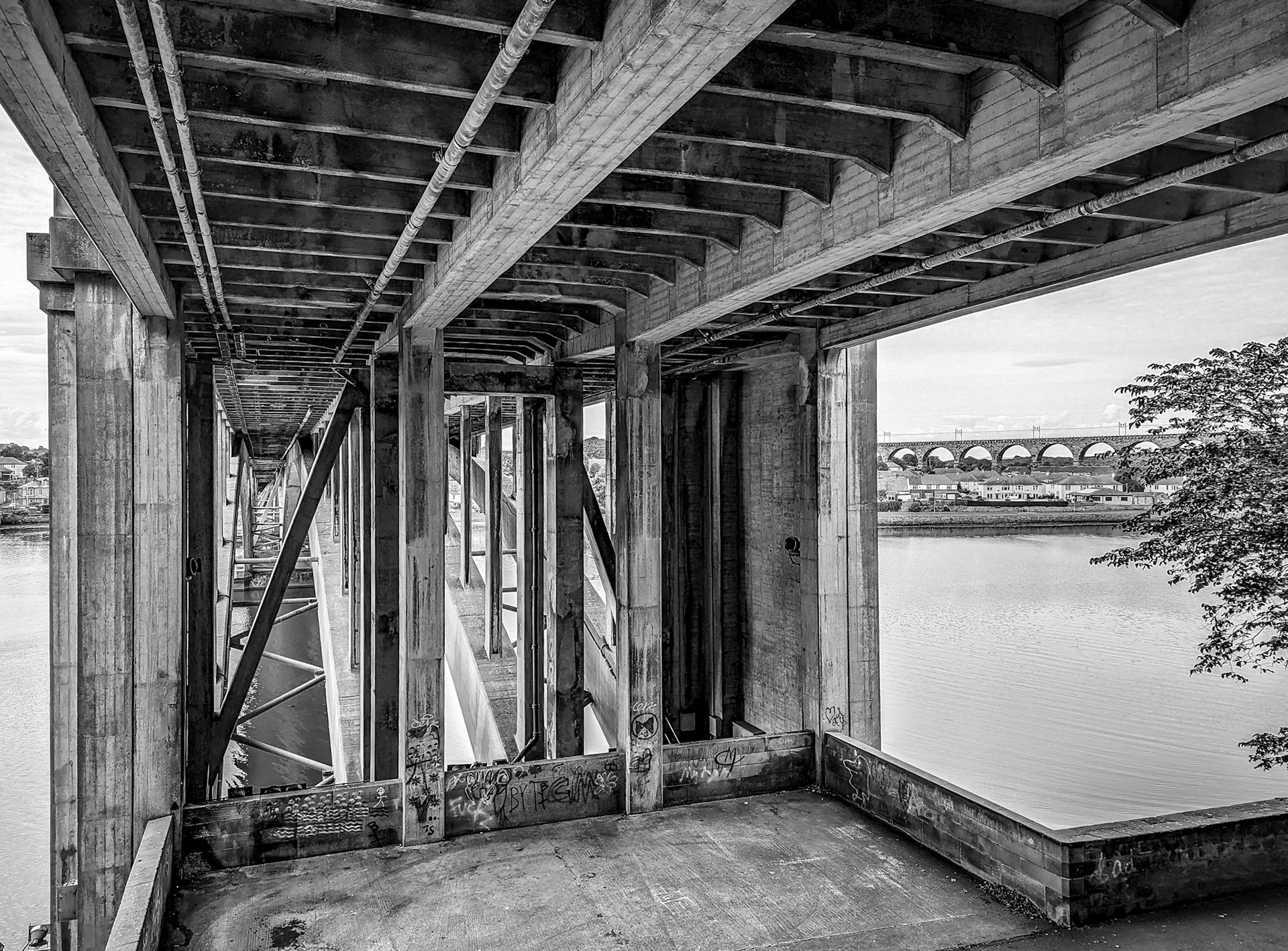 This album shows the Old Bridge (1524), the Royal Tweed Bridge (1928) and the Royal Border Bridge (1850).