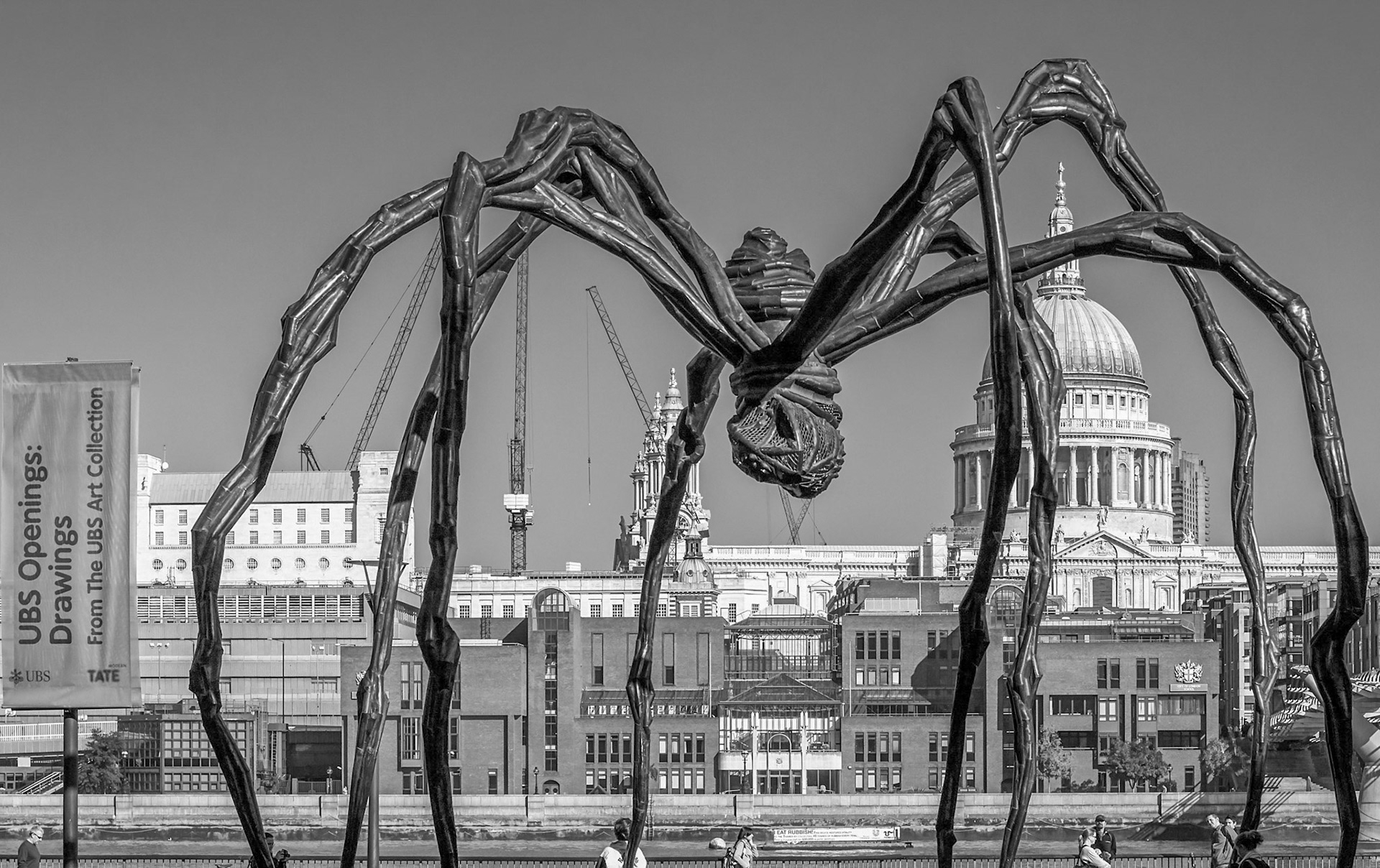 Louise Bourgeois's 'Maman' at the opening of the Tate Modern.