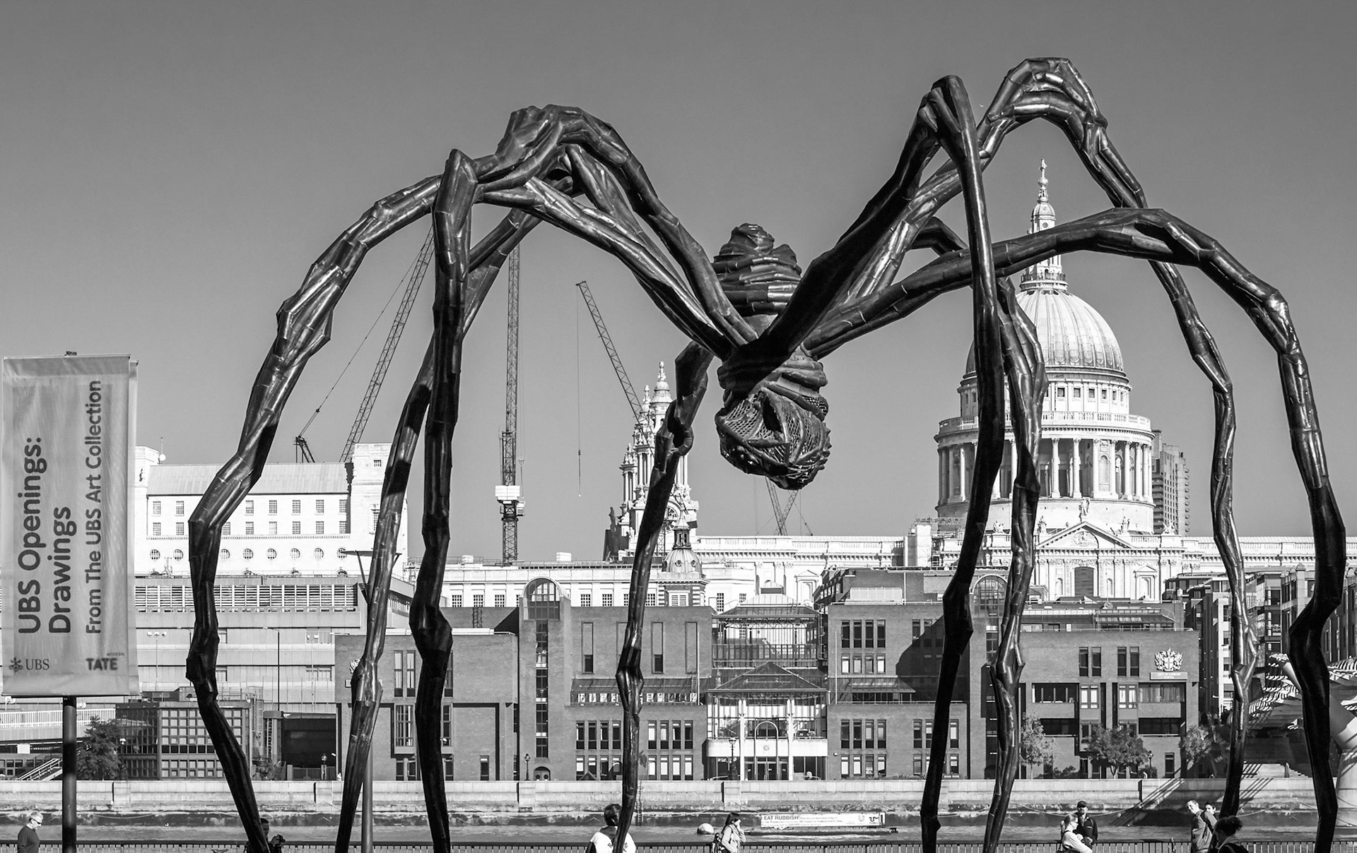 Louise Bourgeois's 'Maman' at the opening of the Tate Modern.