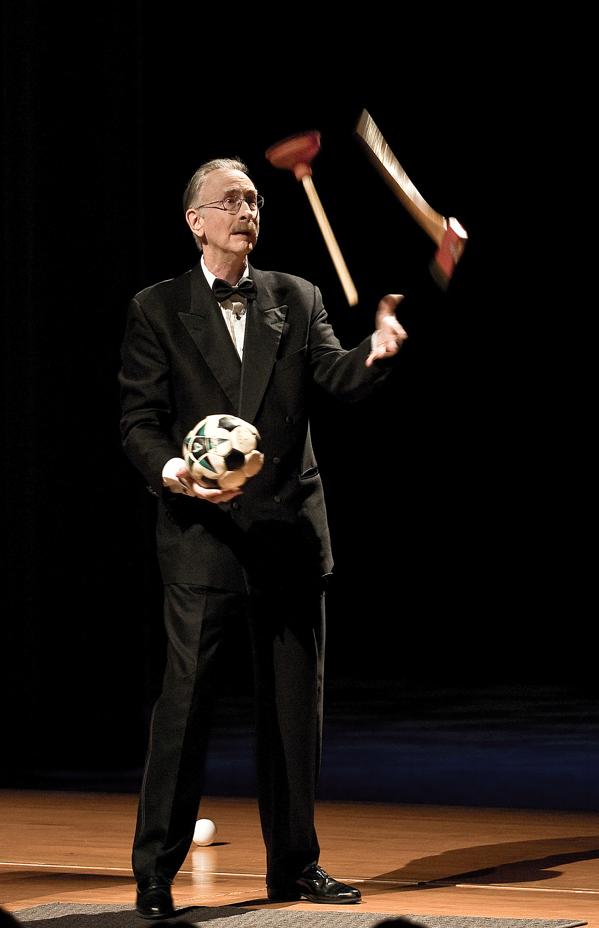 Comedy Juggler Jim Oakley