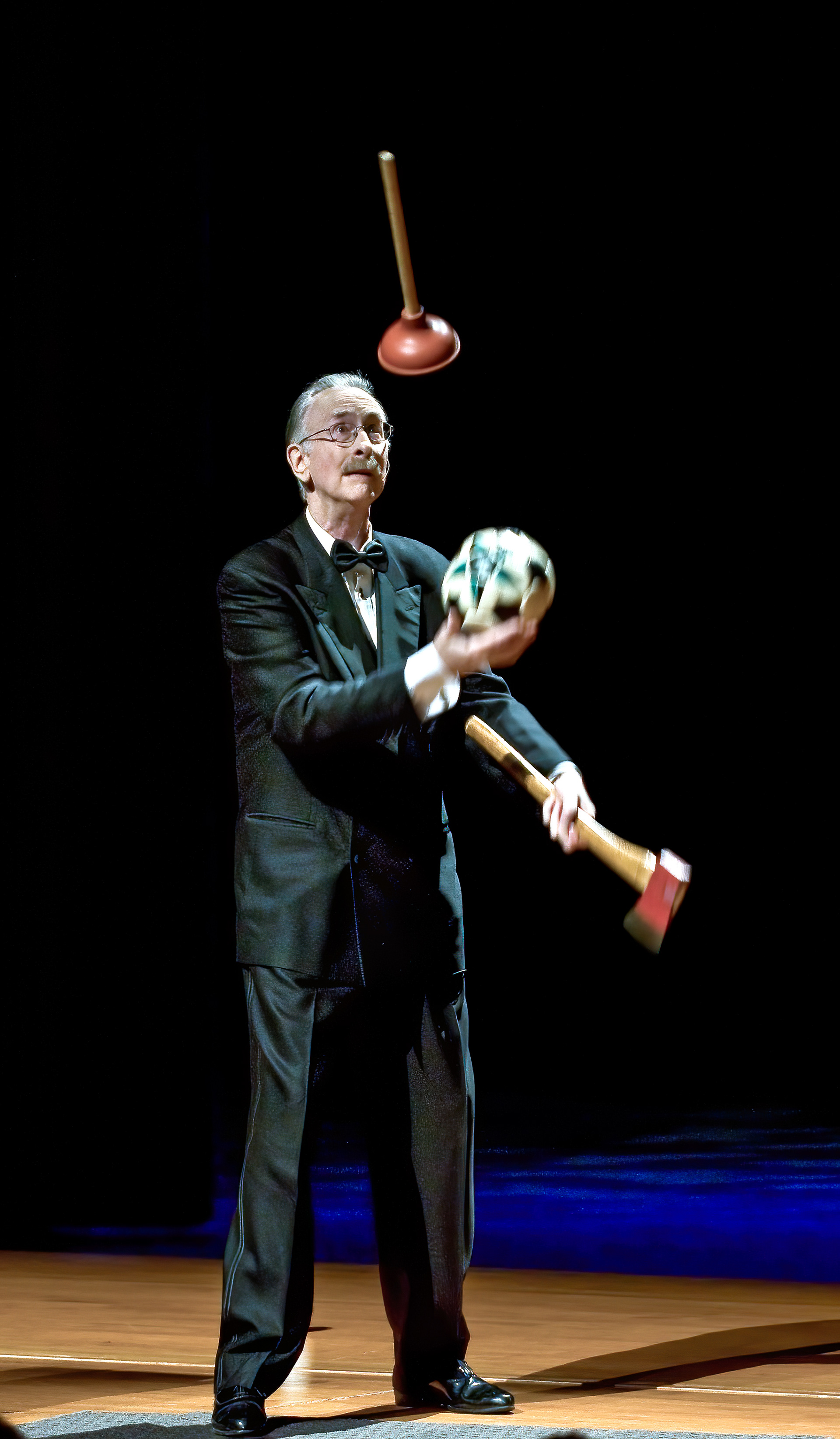 Comedy Juggler Jim Oakley