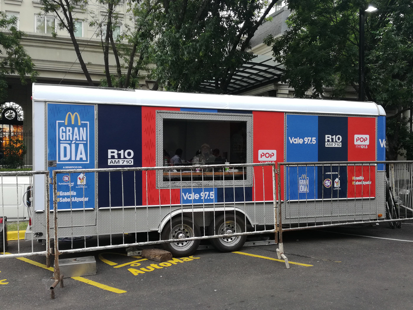 Trailer de Radio 10, Radio Pop 101.5 y Vale 97.5 para transmisión de MC día feliz