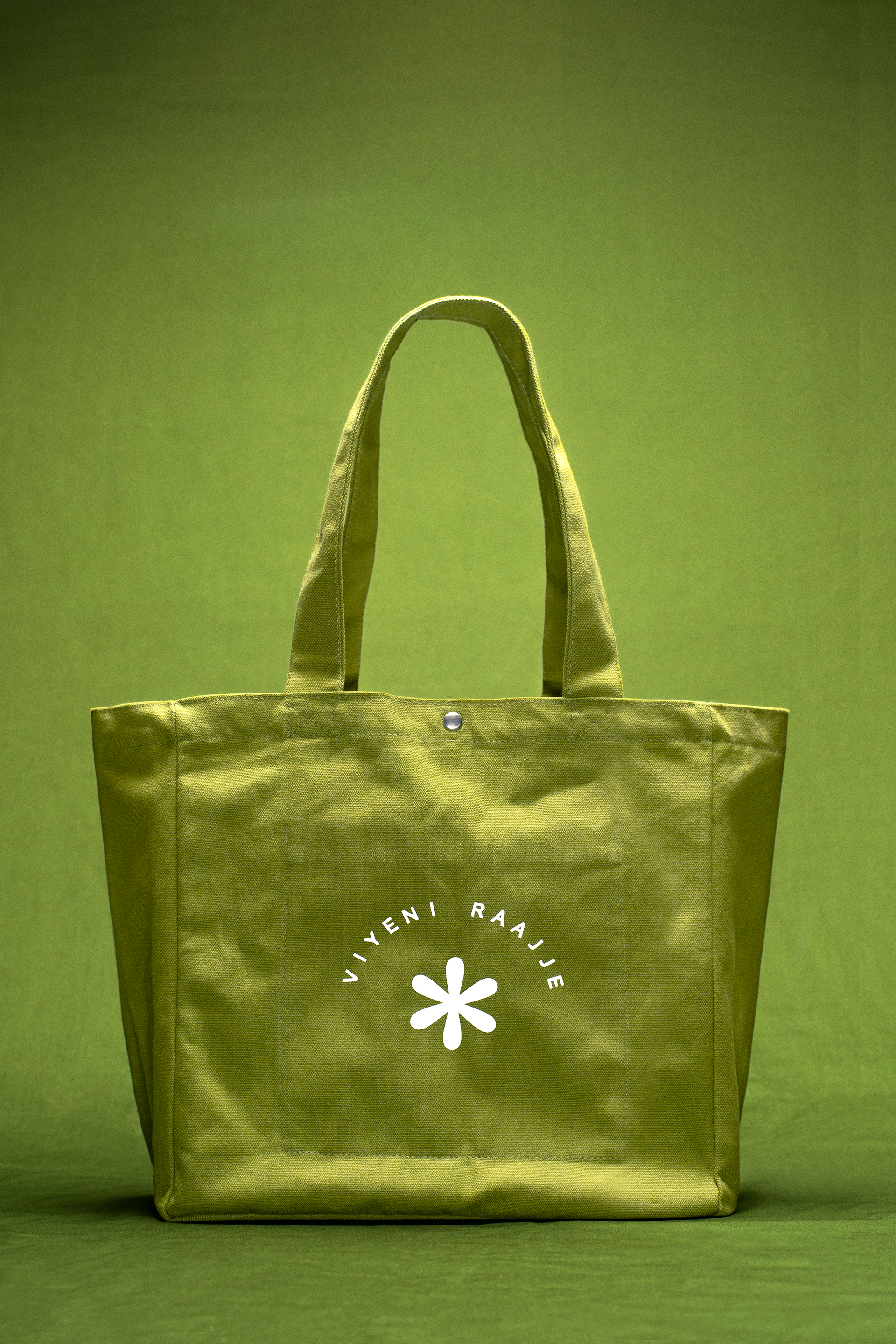 "VR Tote" in Green for Viyeni Raajj