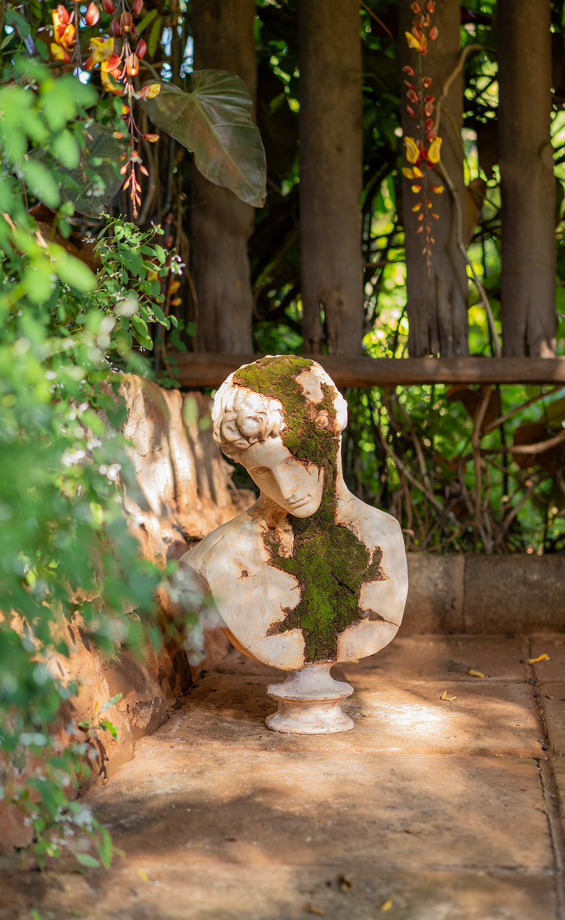 eco-moss-art nairobi. uniqu hand-casted gypsum sculpture