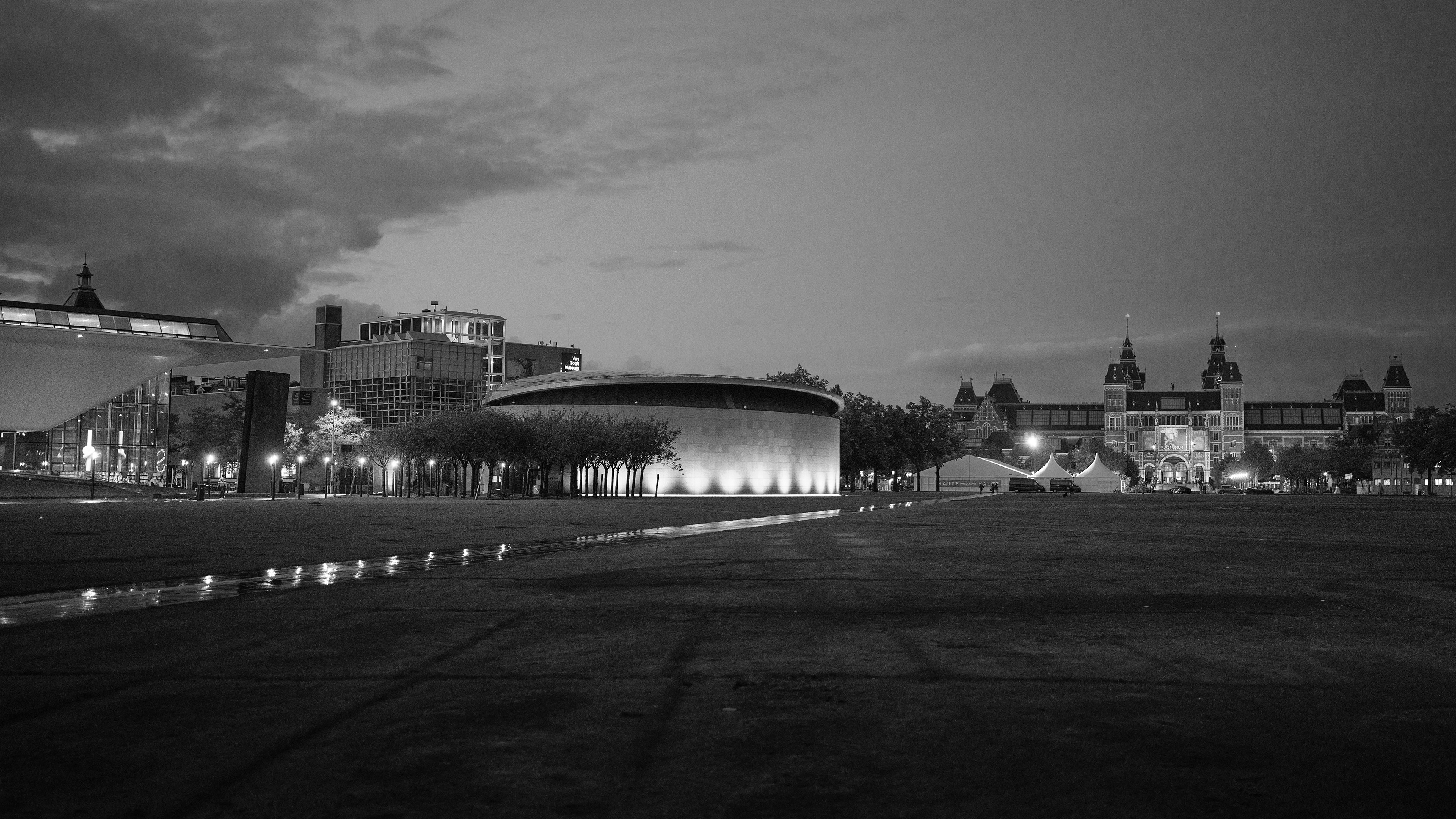 Haute Photographie by night. Image by Robert Roozenbeek (www.robertroozenbeek.com)