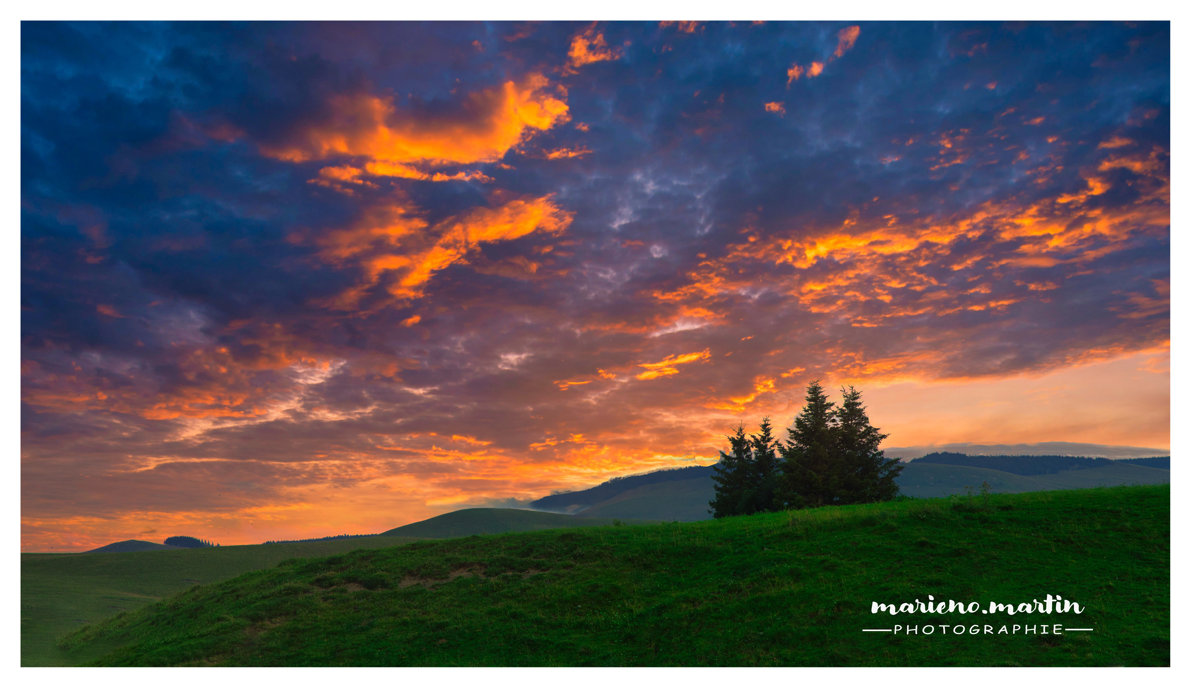 Le Cézalier on fire