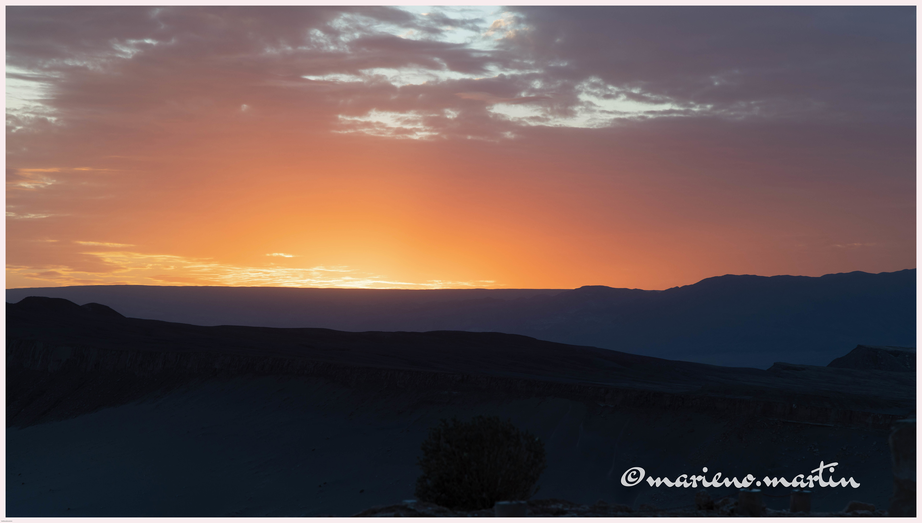 Coucher de soleil sur la vallée de la lune