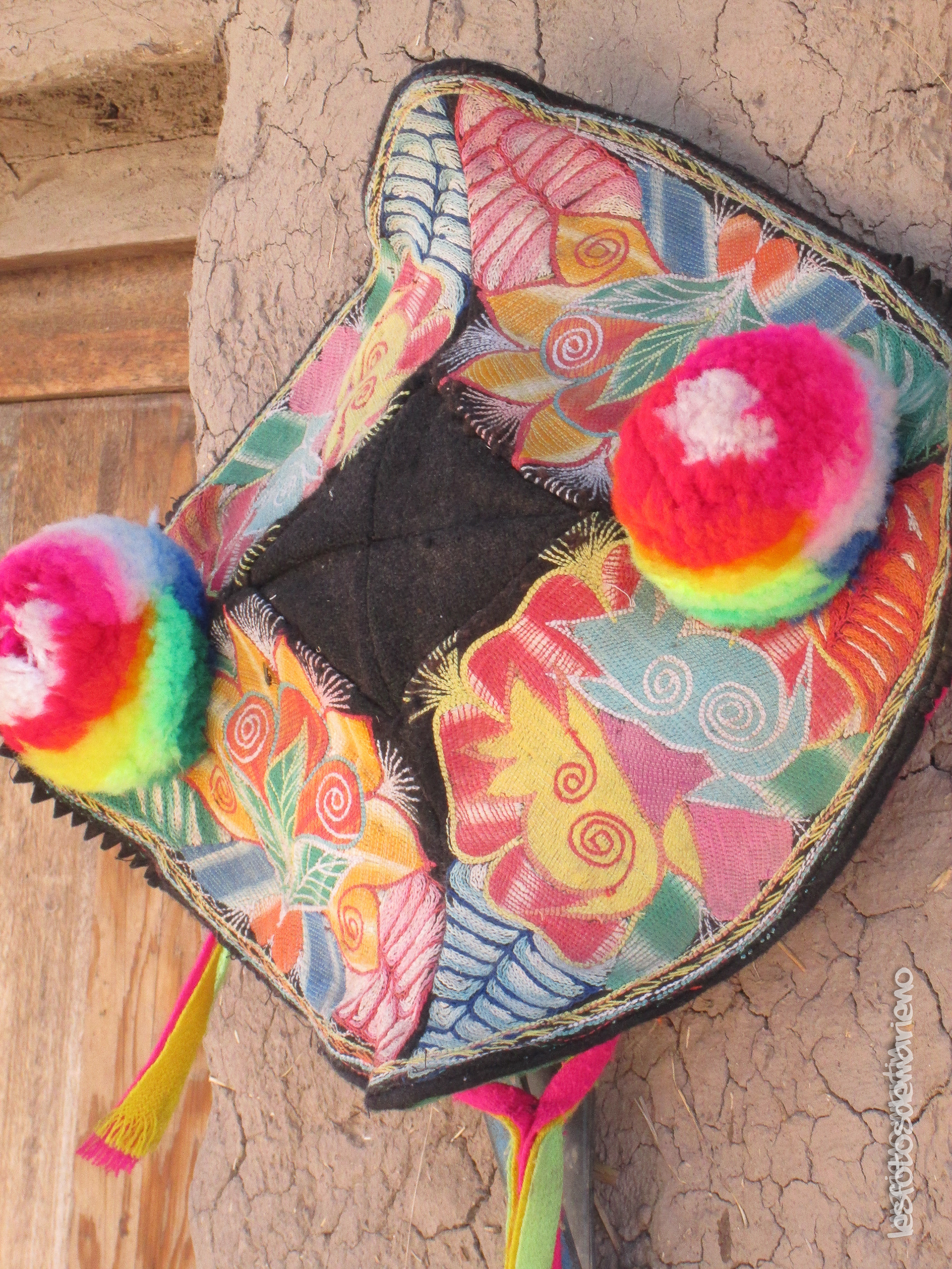 chapeau traditionnel du lac titicaca