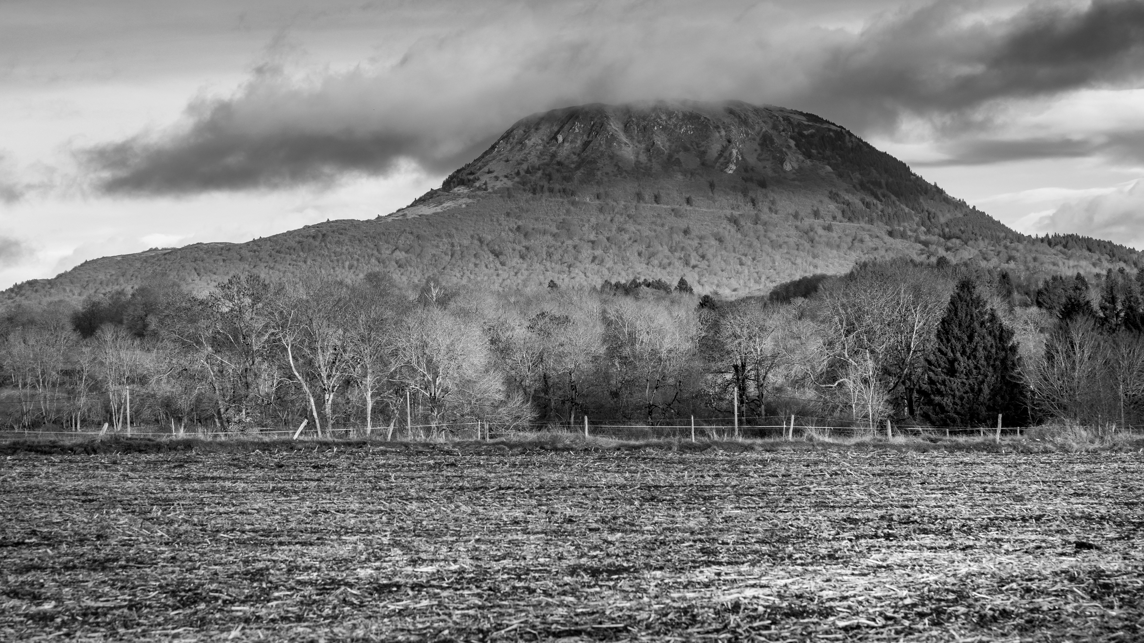 Le puy de dome et son chapeau