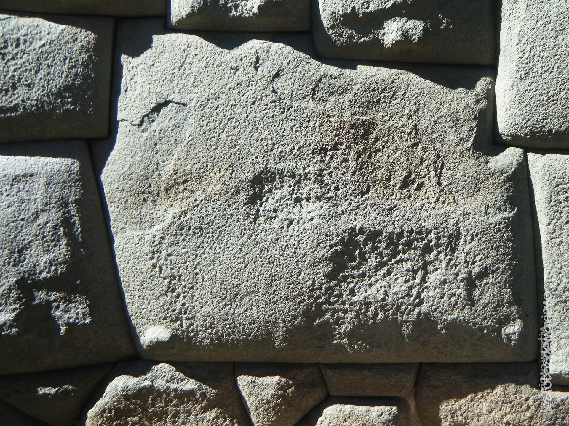 La pierre aux 12 angles