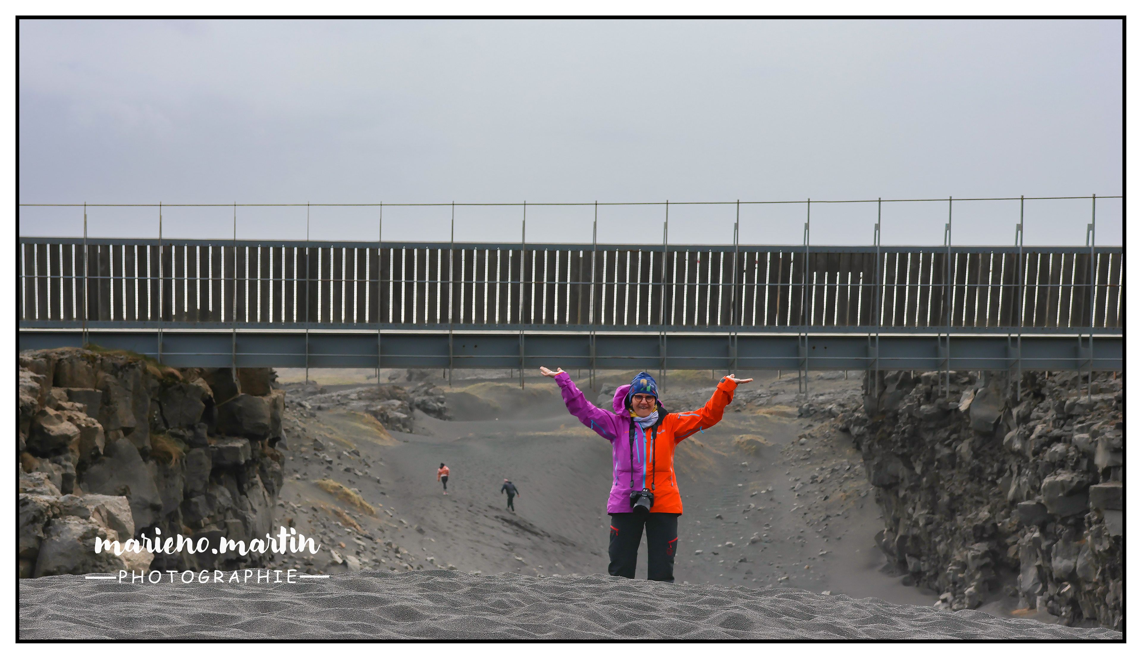 Midlina bridge - sur la faille tectonique symbolisant le rapprochement entre l'Amérique et l' Europe
