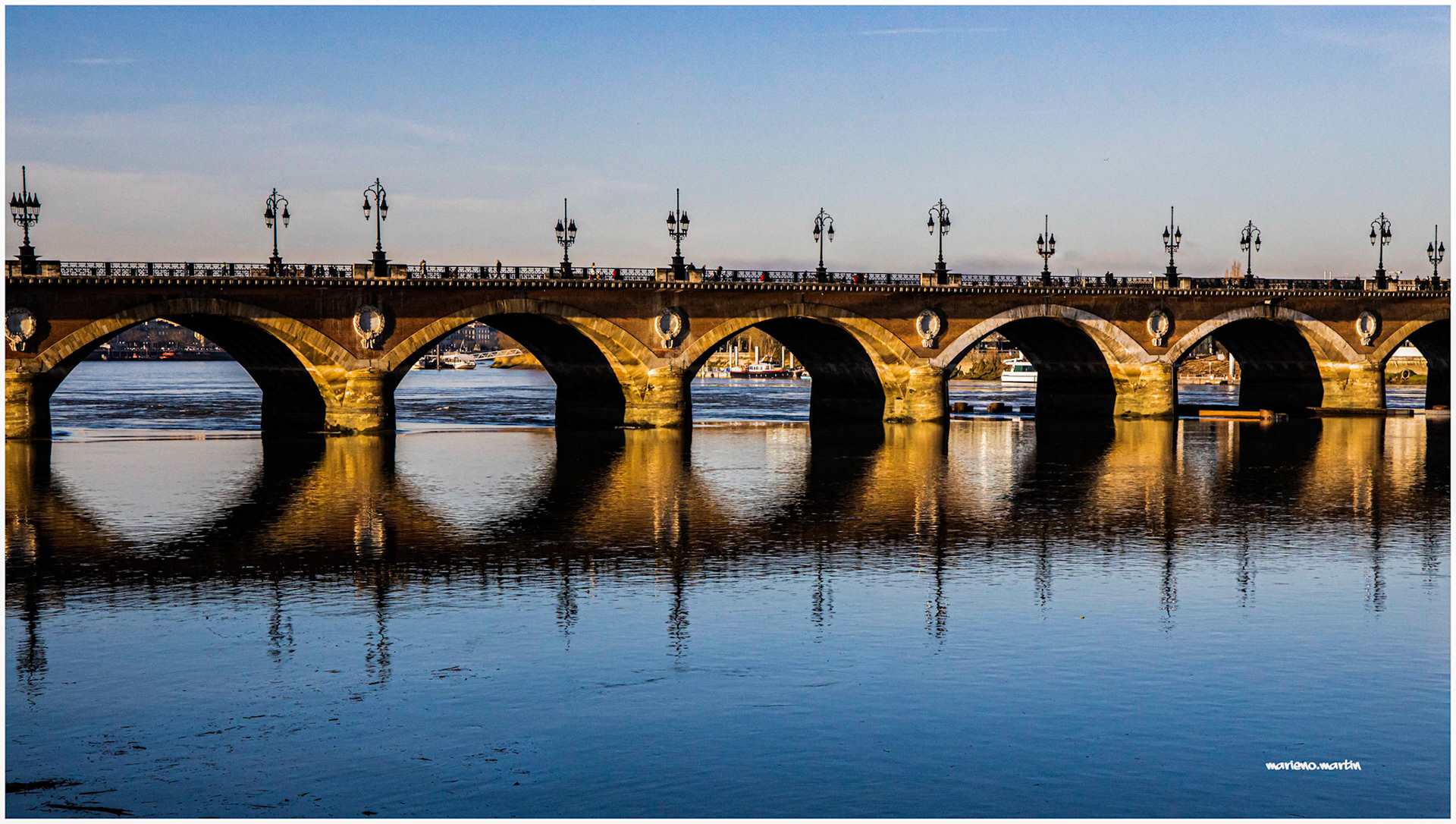 Le pont rouge Bordeaux