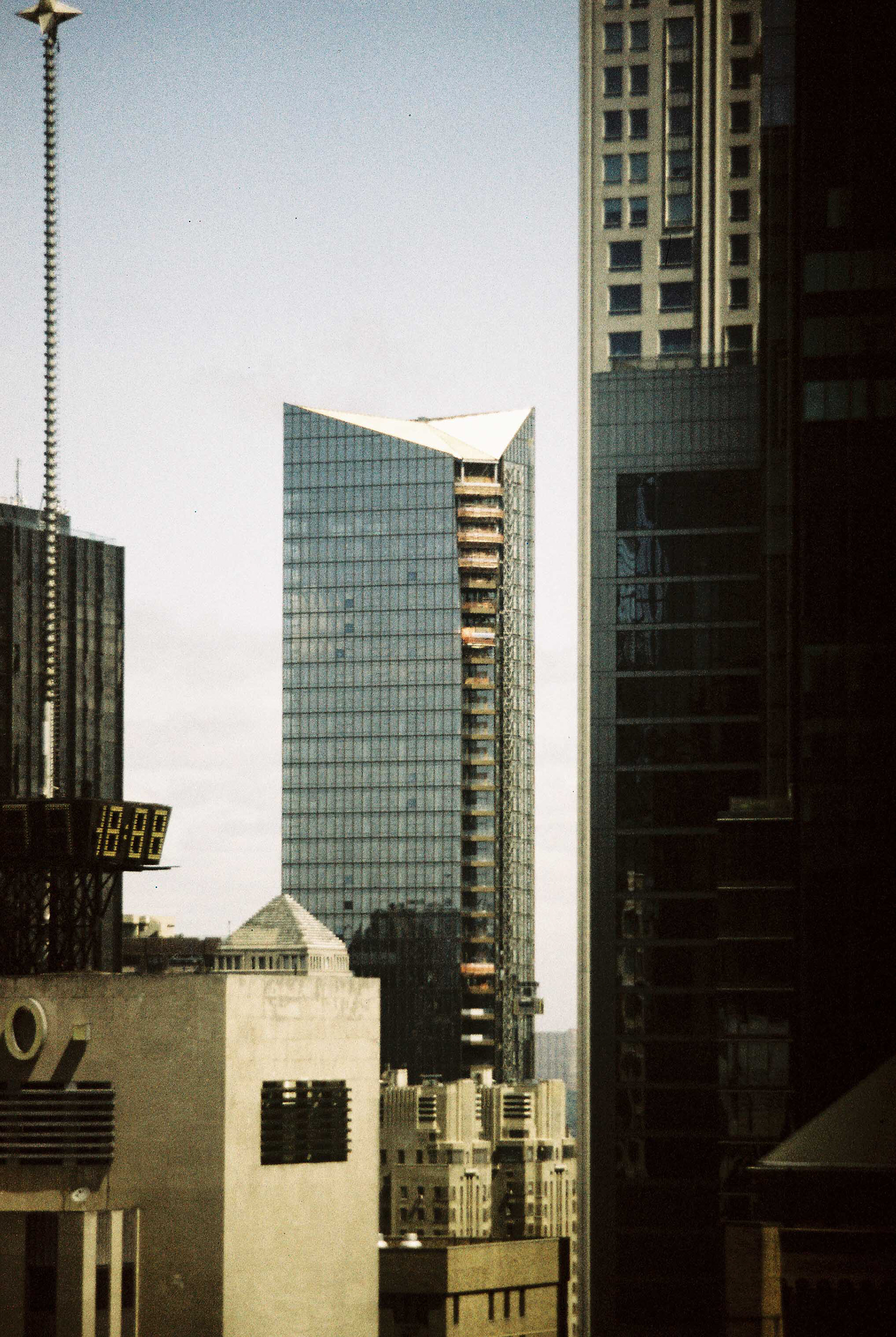 Minolta XG-7, LomoChrome Metropolis 400