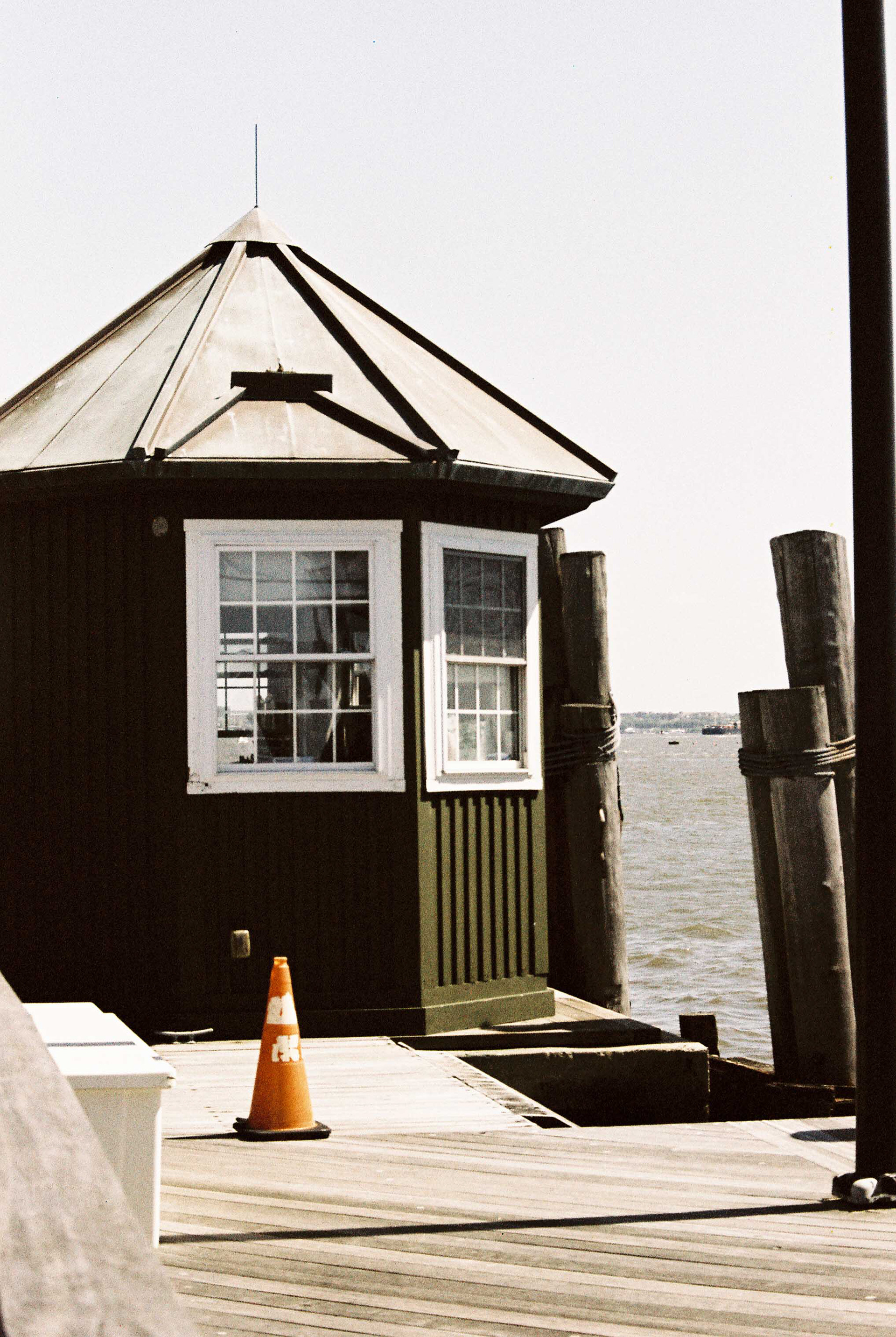 Minolta XG-7, LomoChrome Metropolis 400