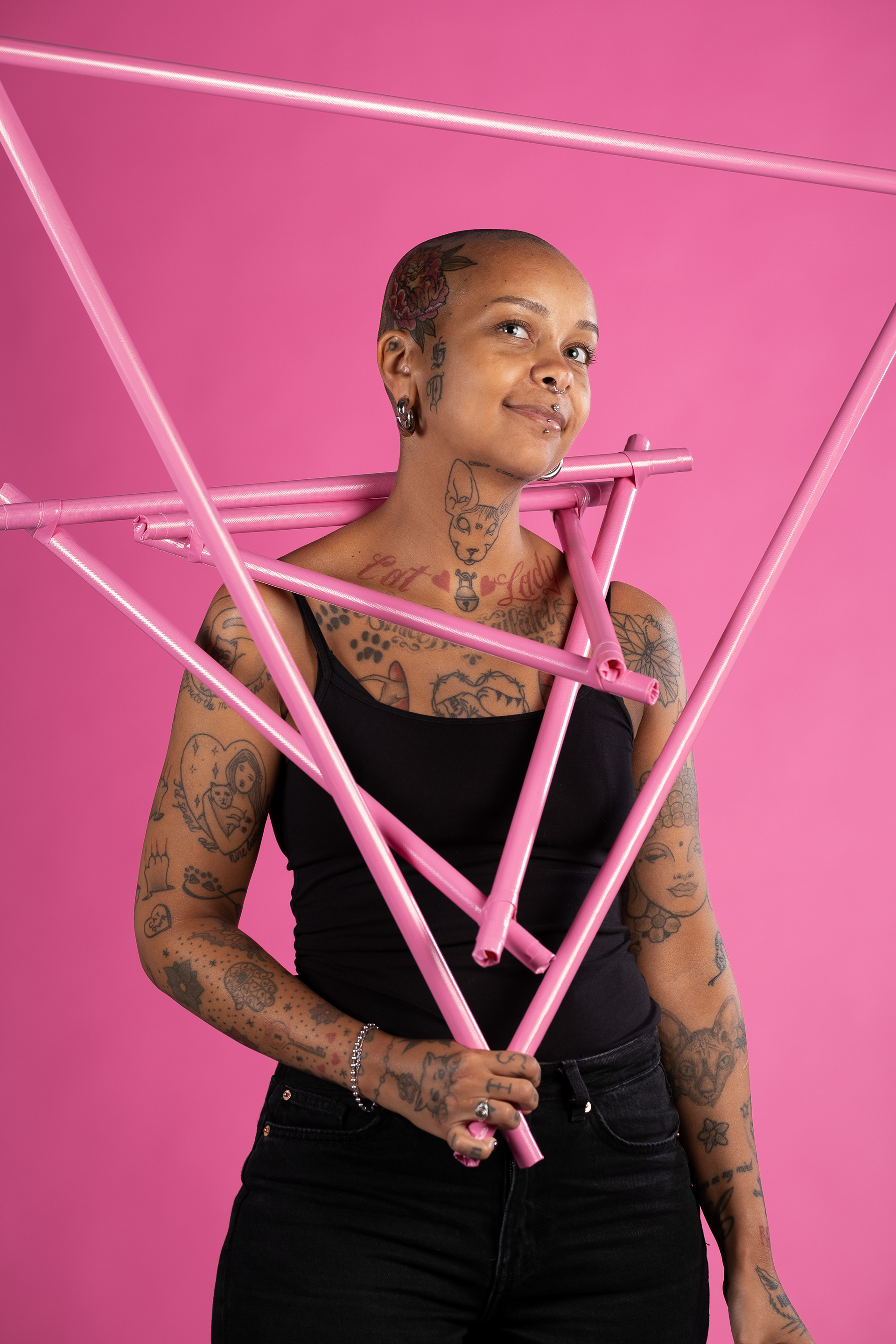 “Als ik nu in de spiegel kijk voel ik me zo gelukkig. Het voelt als een verliefdheid. Gelukkig en kriebels in mijn buik. Door mijn tattoos kan ik helemaal mijzelf zijn.”