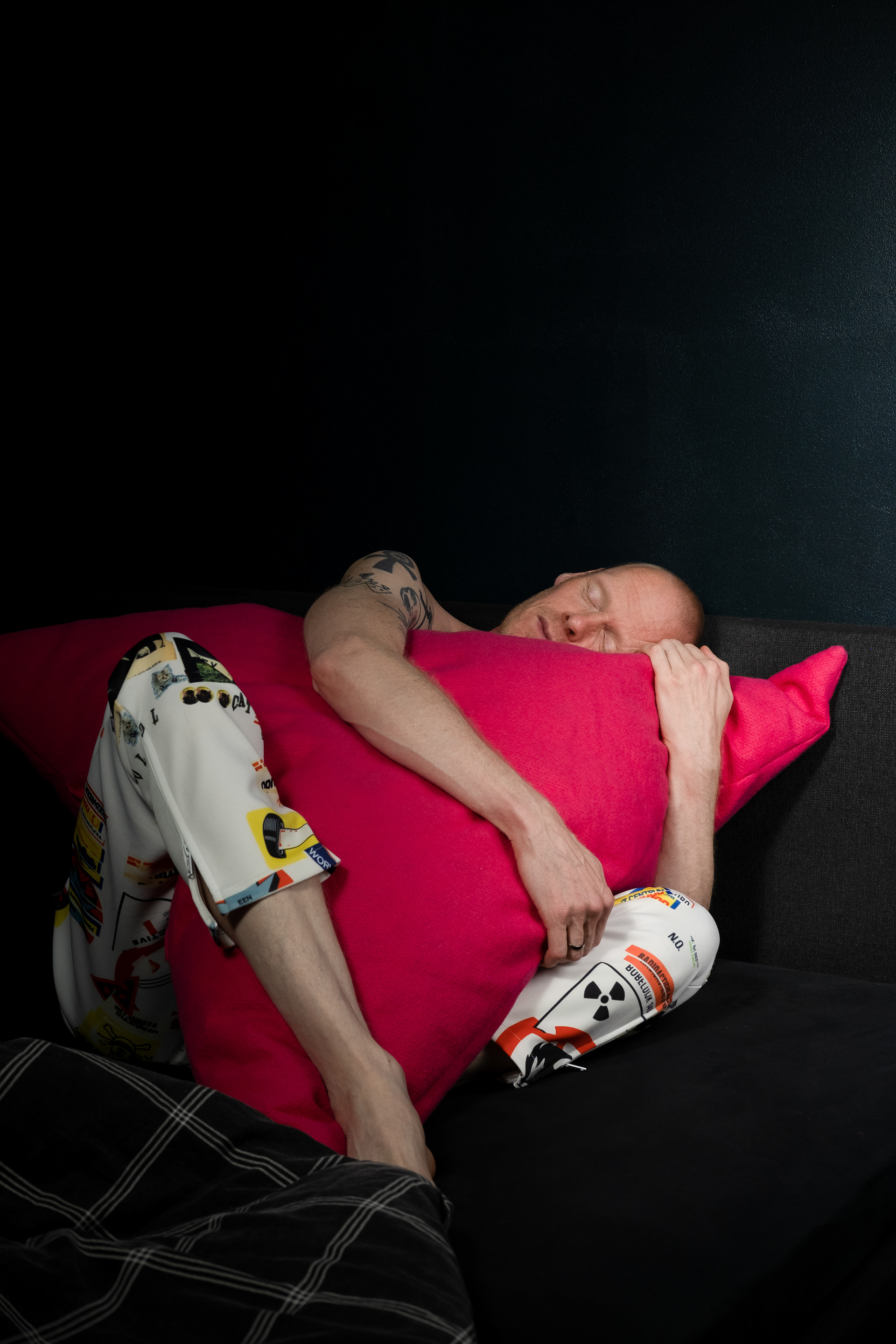 Sven: “Ik ben vaak druk in mijn hoofd. Soms maak ik me druk om wat mensen van me vinden. Maar vooral met van alles fantaseren en bedenken. Maar tijdens het slapen kan ik helemaal mezelf zijn. Slapen voelt vredig, even niets zijn.”