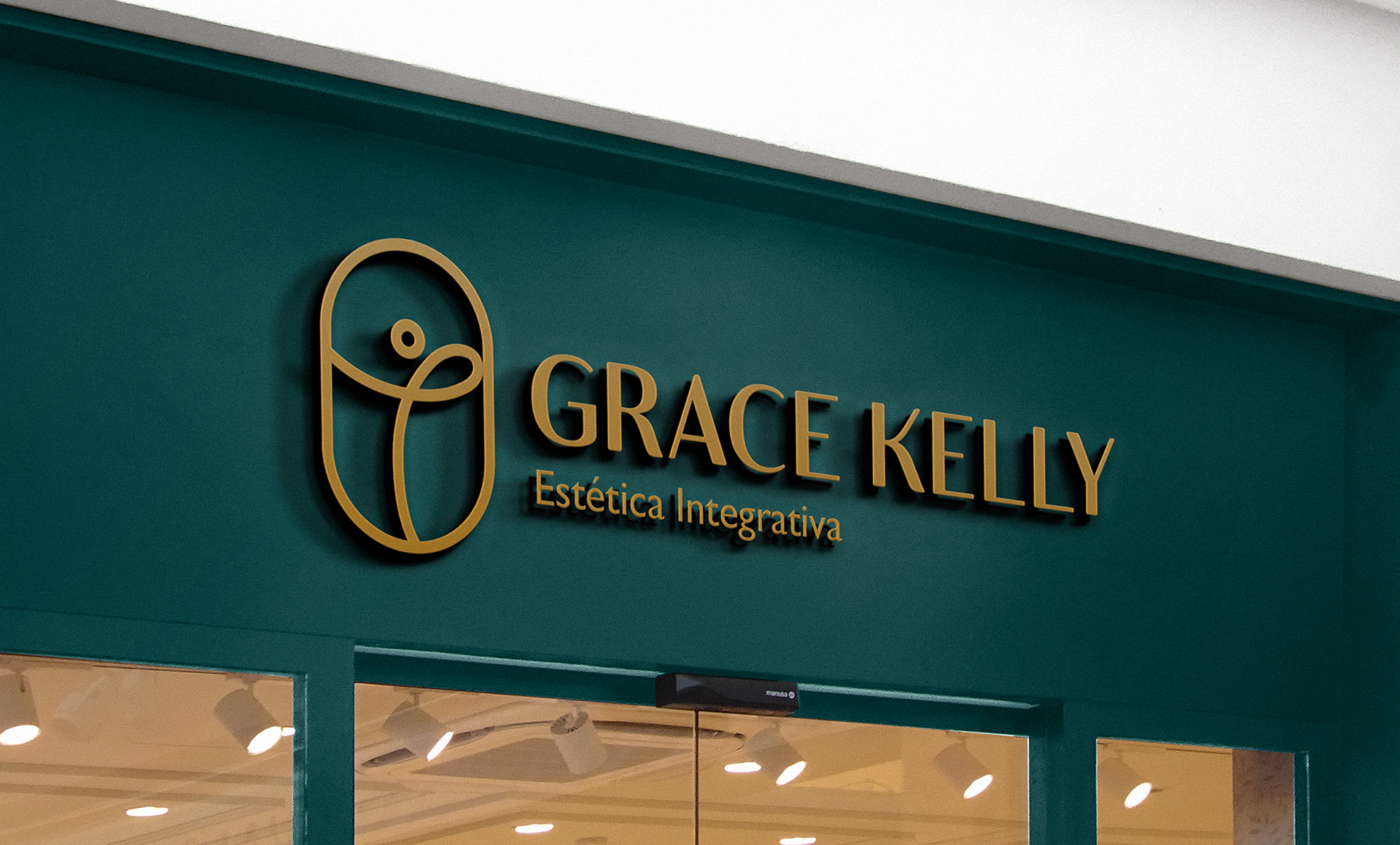 Imagem do logotipo da Grace Kelly Estética Integrativa aplicado em uma fachada comercial