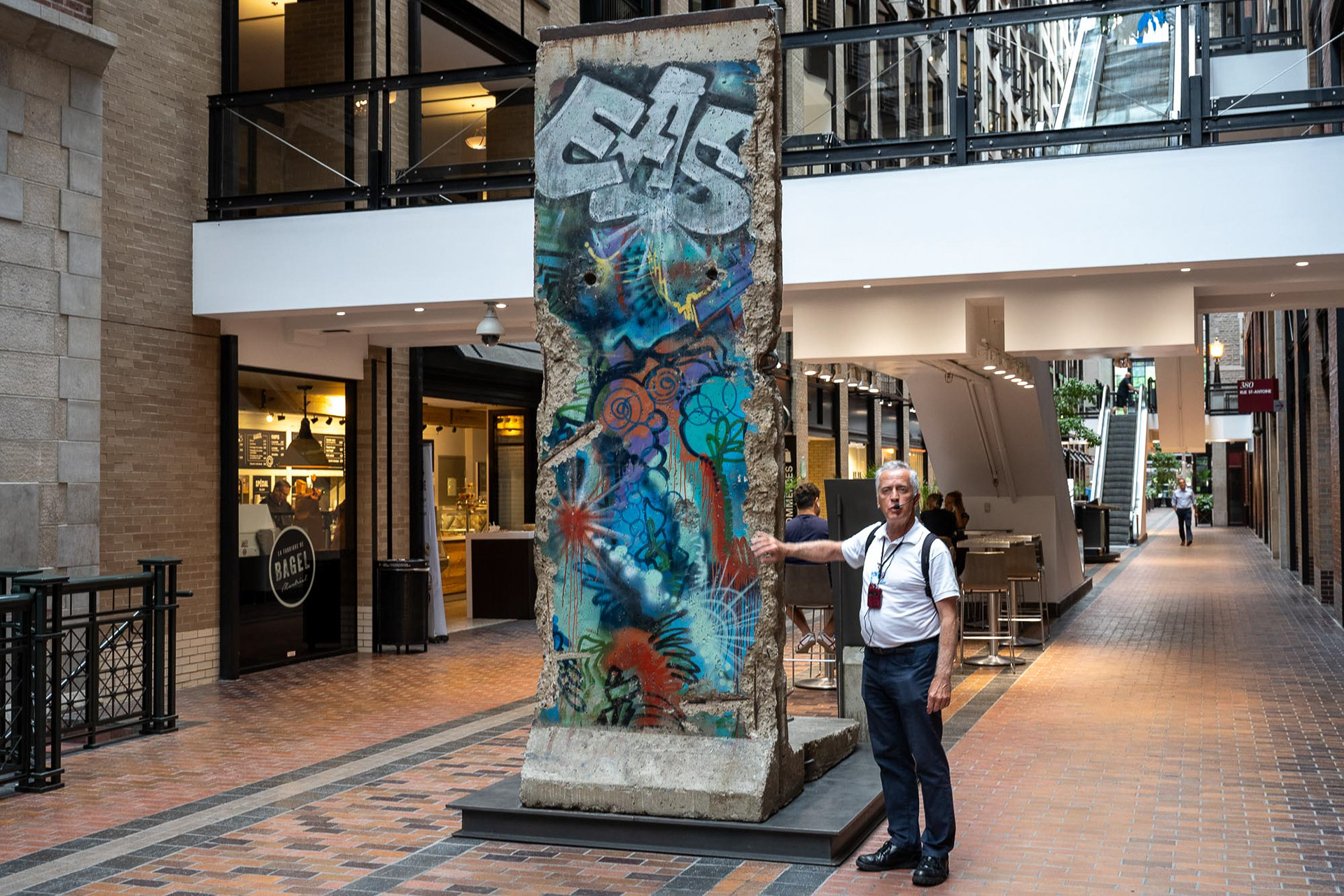 Montreal Underground - Berlin Wall