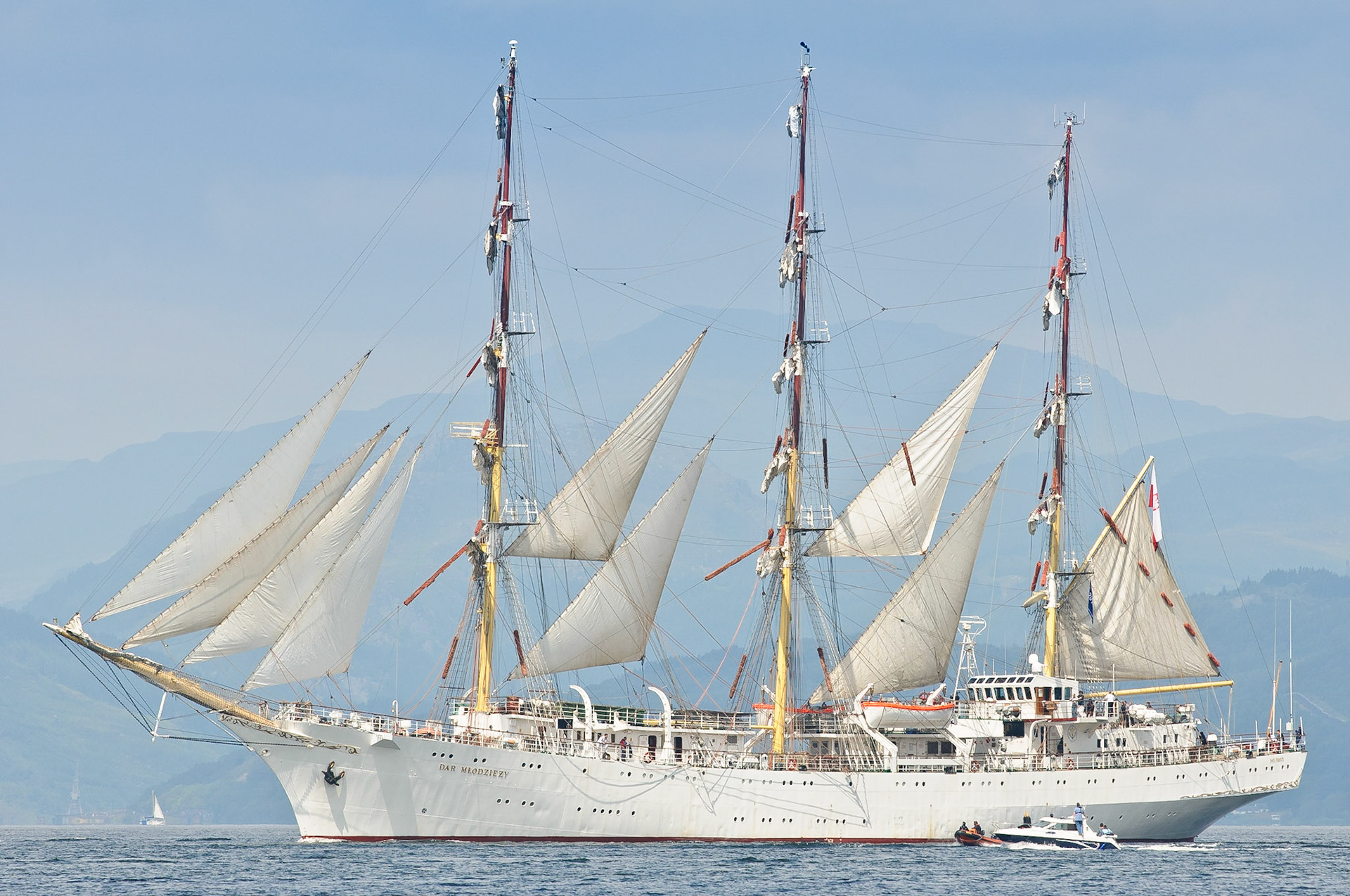 Mir, The Tall Ships Races 2011. Leaving Greenock (Scotland)