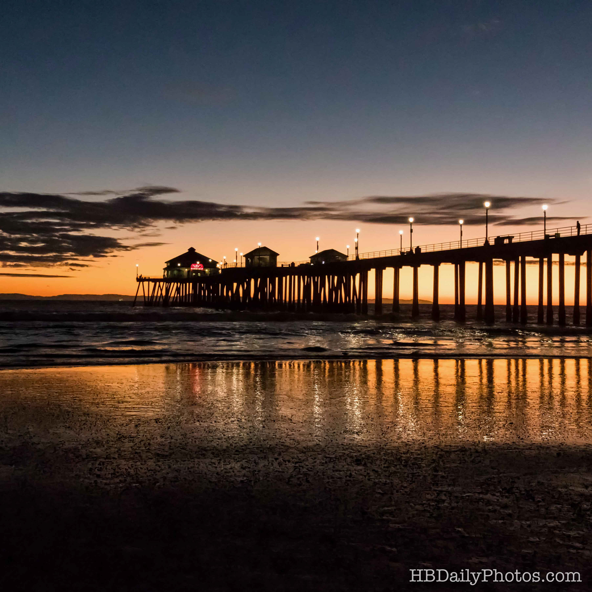 image-00042-huntington-beach-pier-sunset-rubys-diner