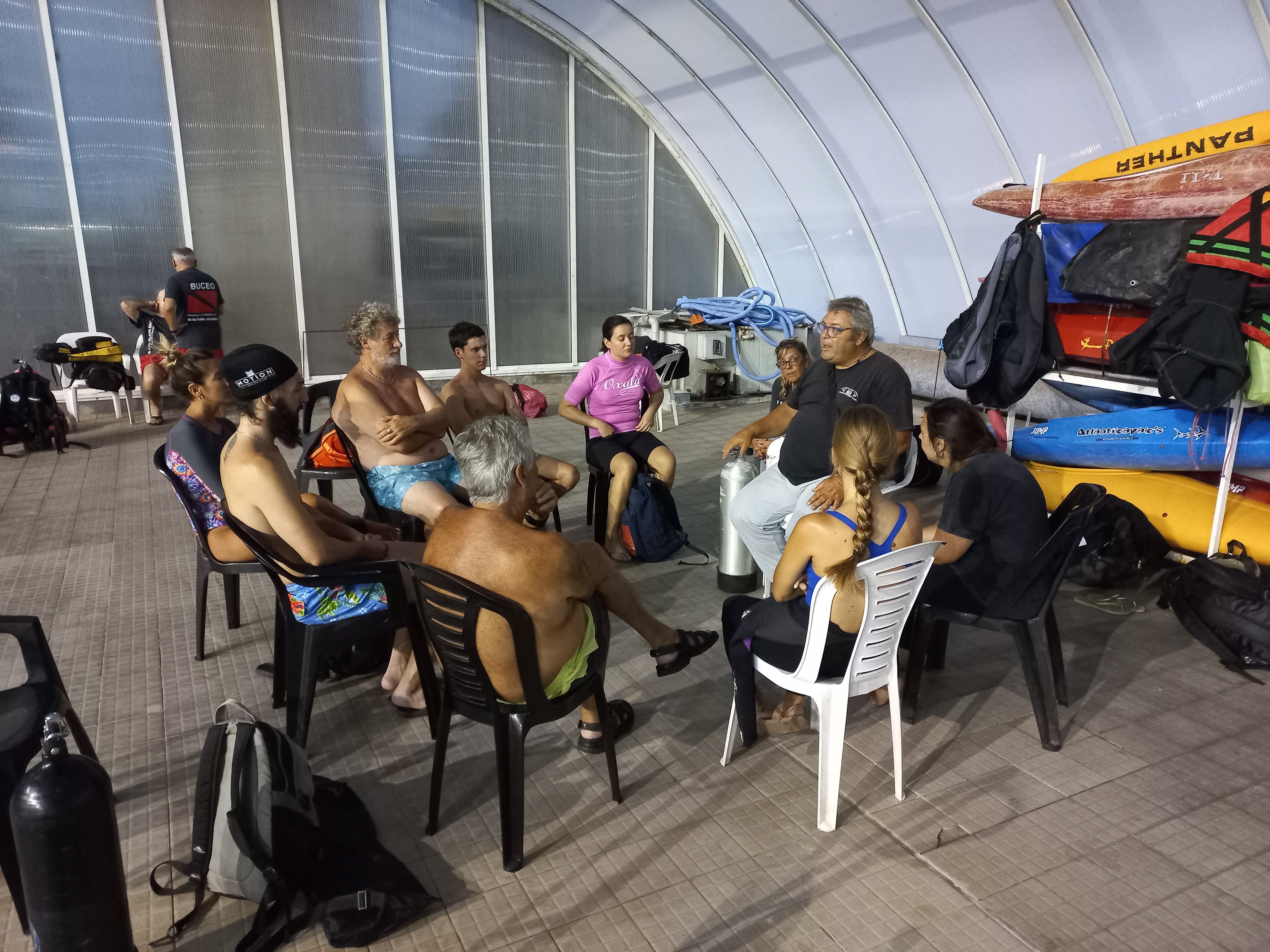 Teóricas antes de entrar a la pileta