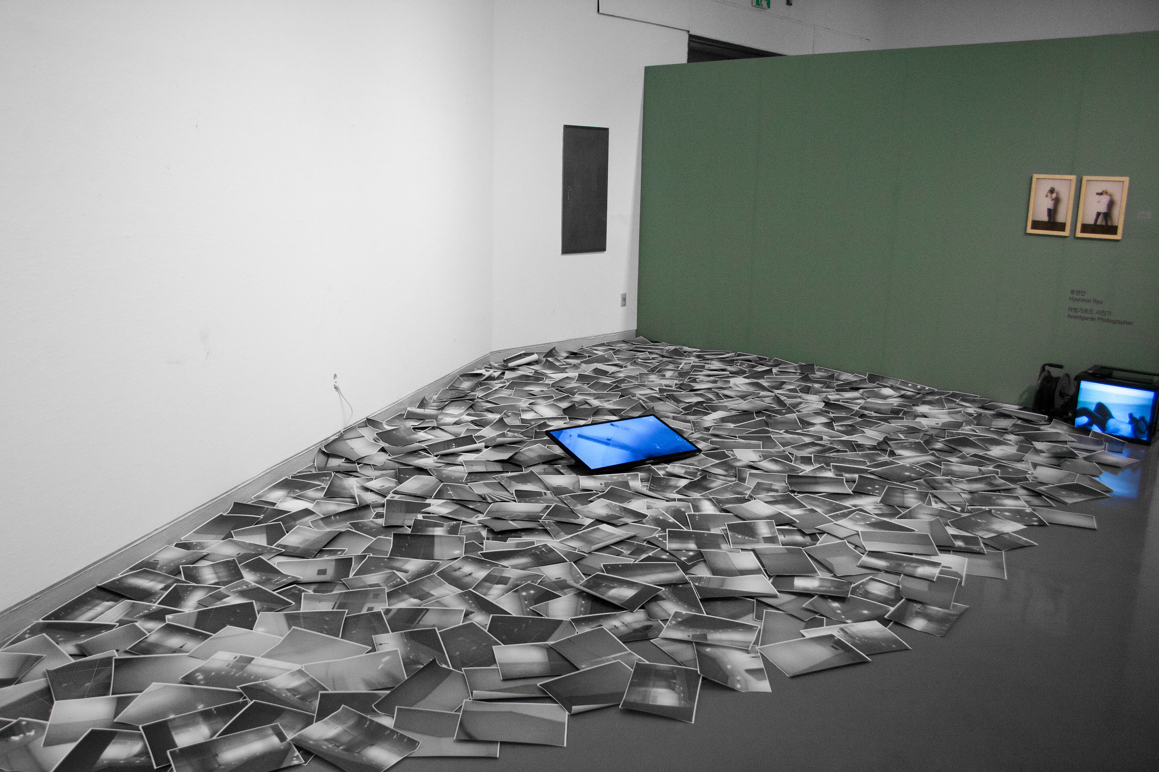 Avant-garde photographer, mixed media installation, dimension variable, 2014