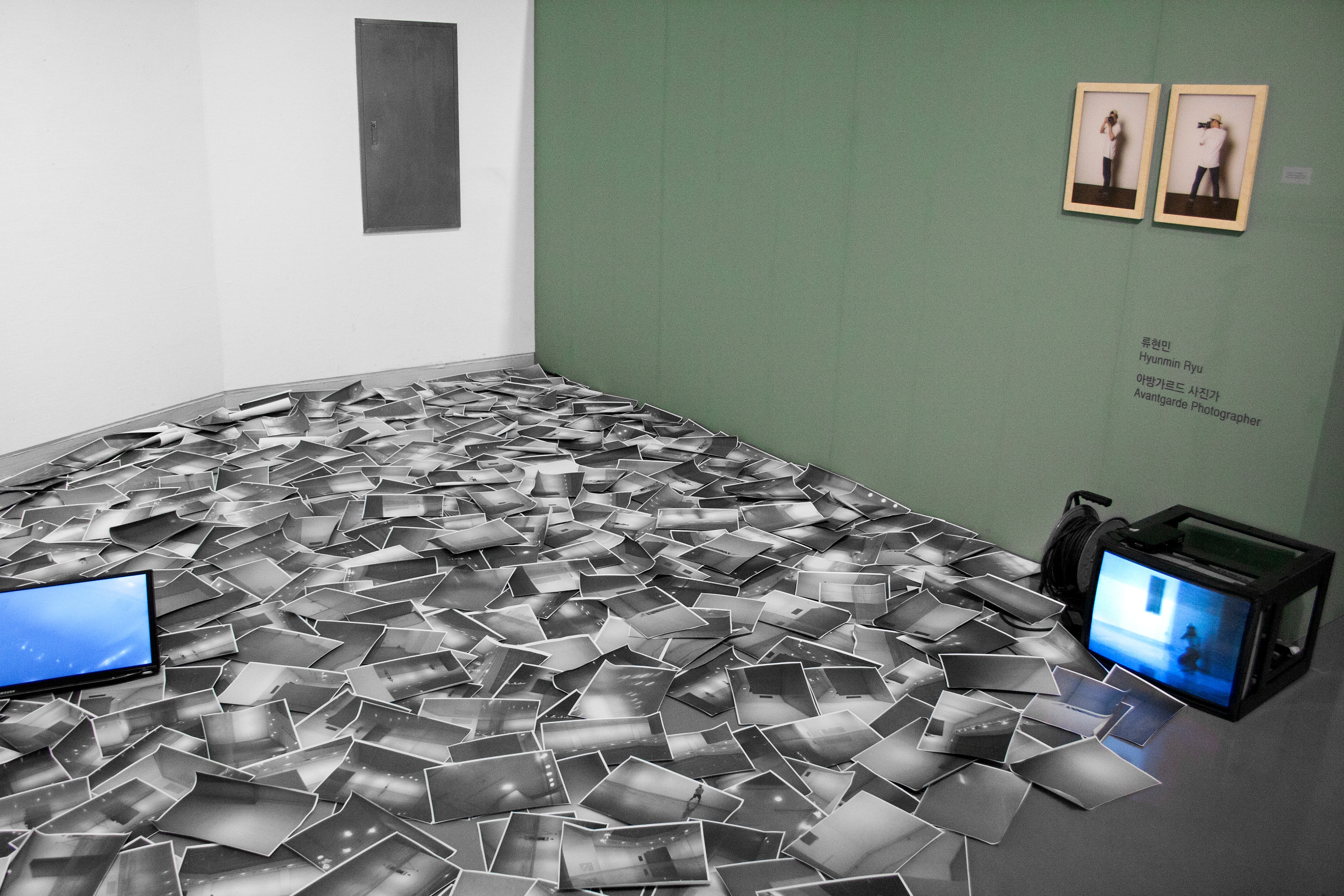 Avant-garde photographer, mixed media installation, dimension variable, 2014