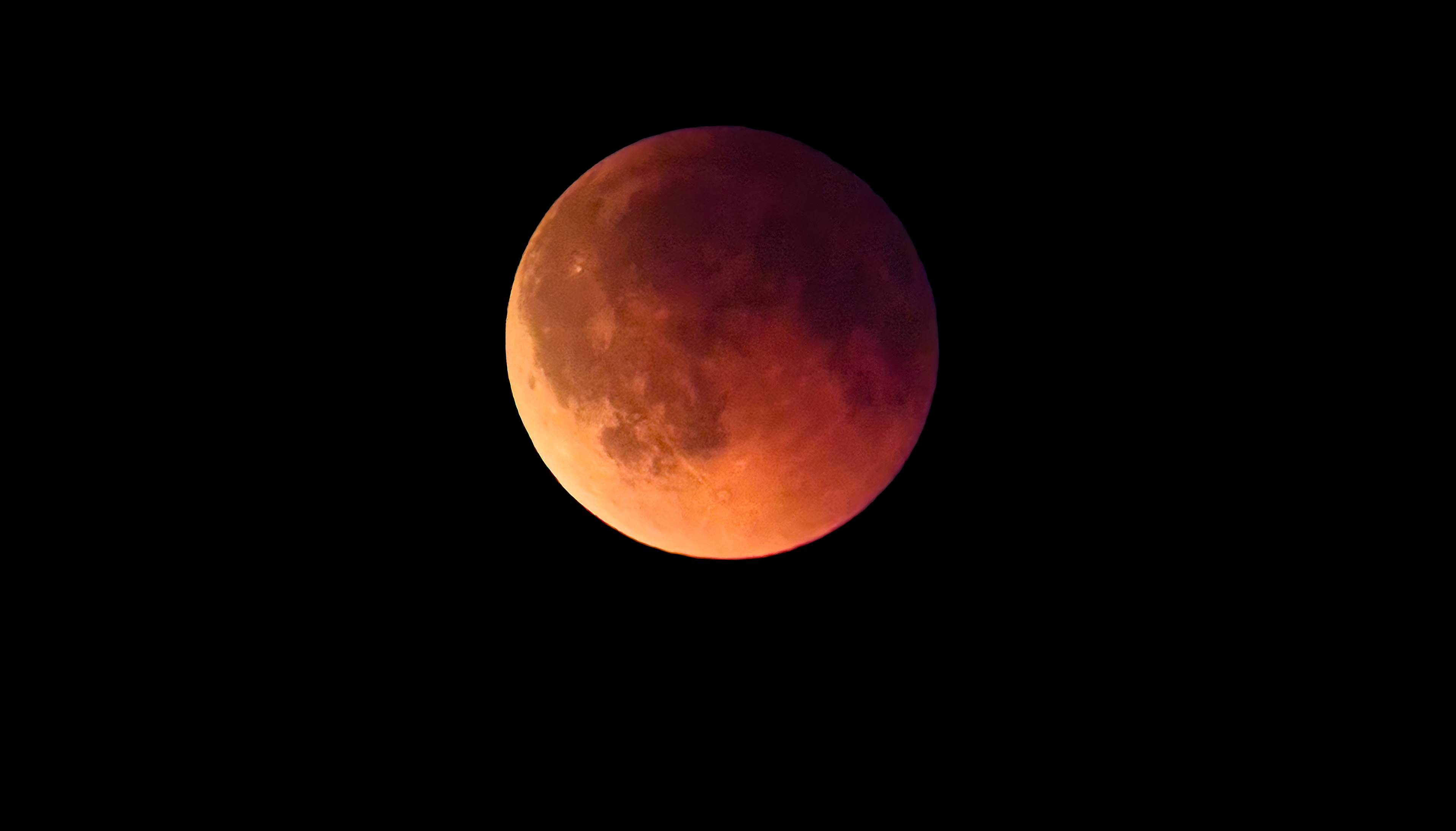 Moon shot with iPhone 16 pro max and scope (Swarovski  HD 40*Zoom)