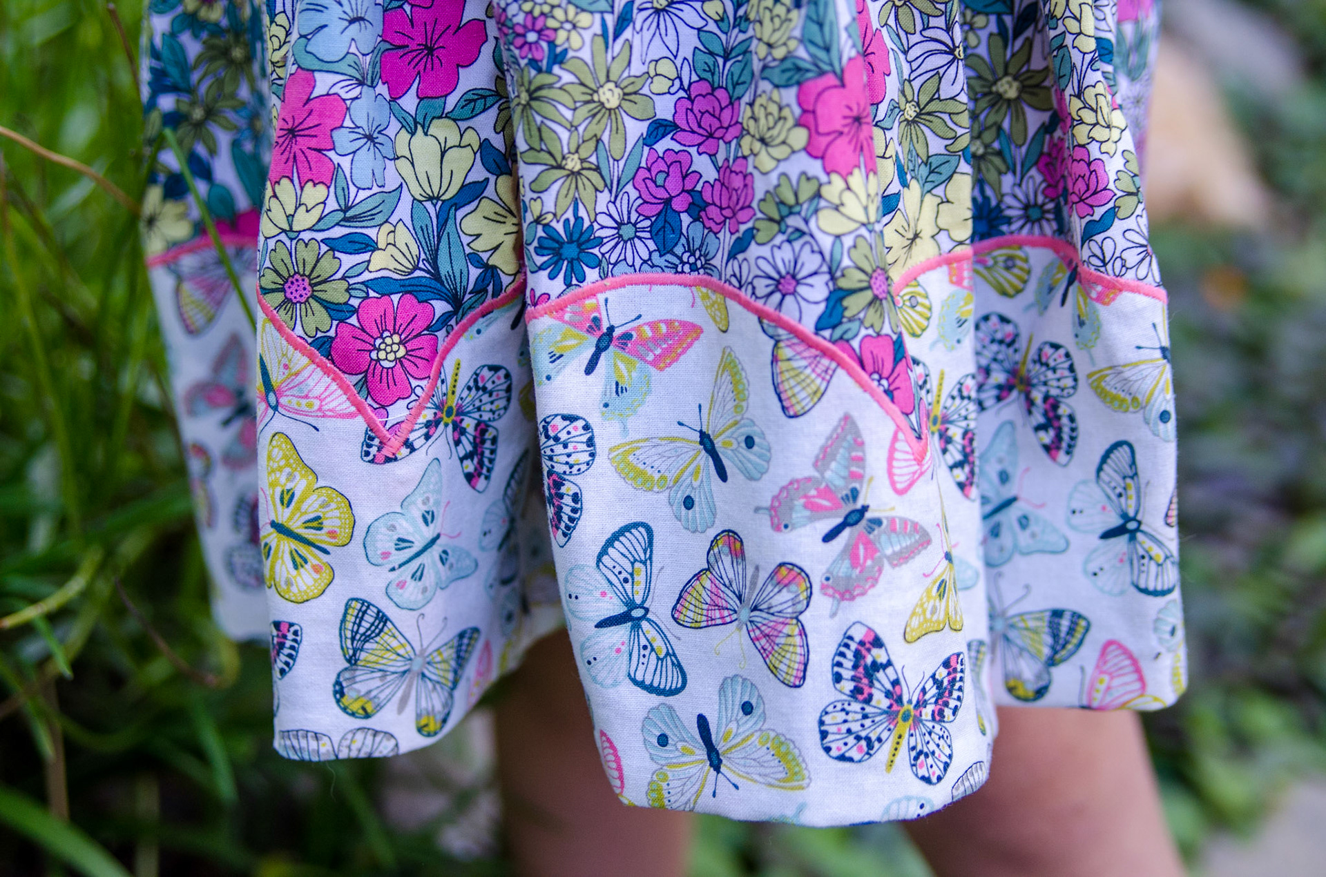 Scalloped inlay hem.