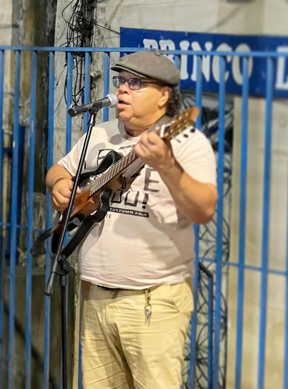 Roberto - Músico (musica ao vivo na ceia natalina)