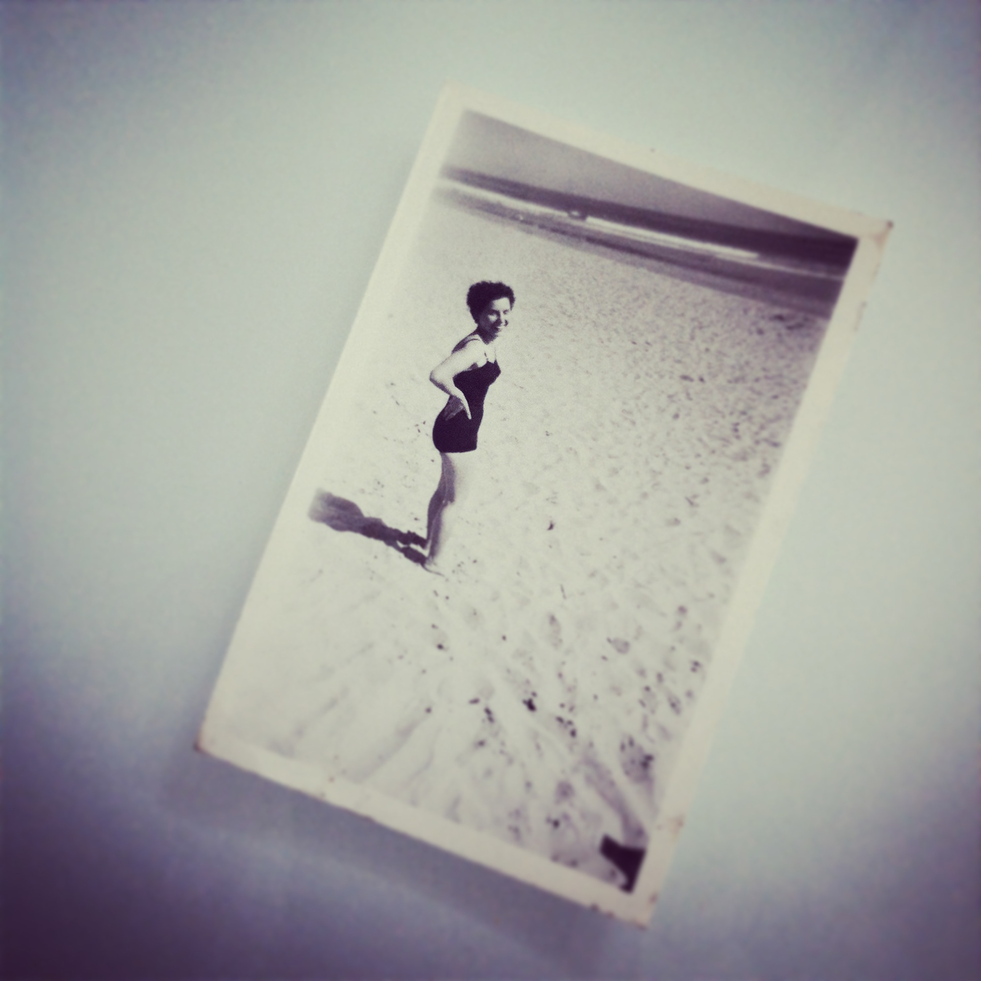 Première photo de la collection : cette femme anonyme sur l'image est devenue celle par qui le scandale arrive