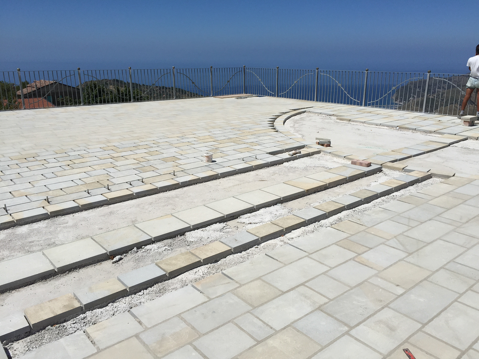 Lavori di realizzazione di un Parcheggio pubblico - Piazza con veduta in San Mauro Cilento (SA)