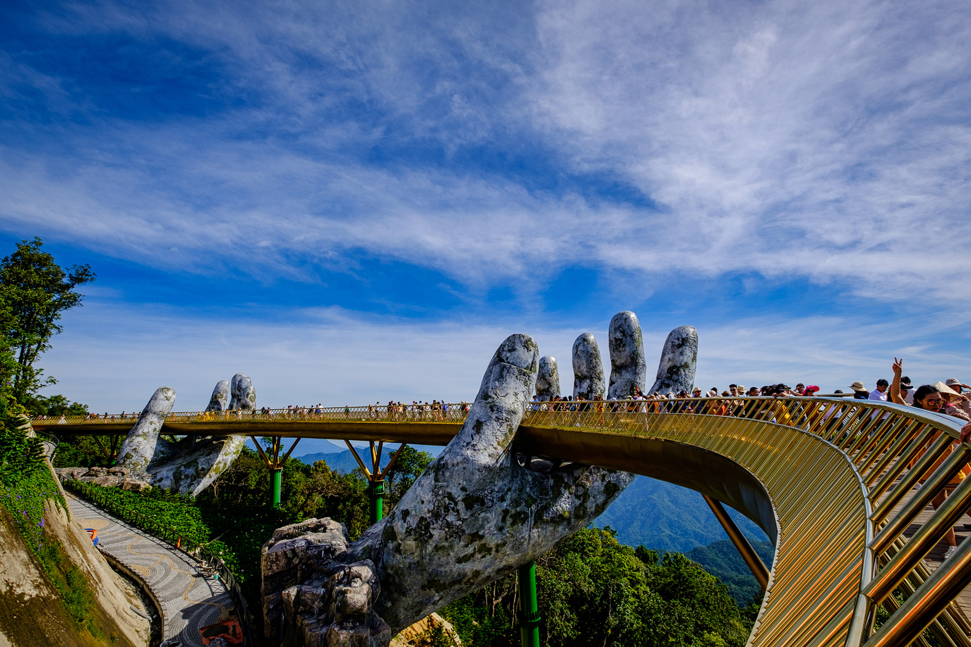 Golden Bridge, Danang