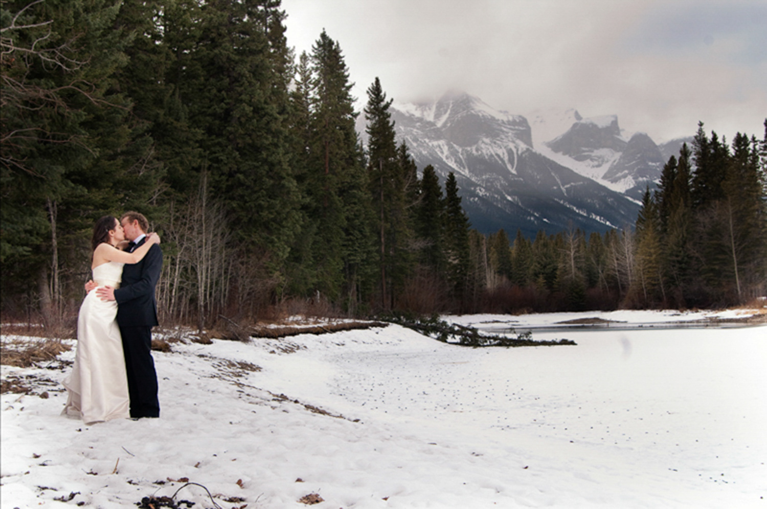 Bride and Groom at Canmore Golf and Curling Club