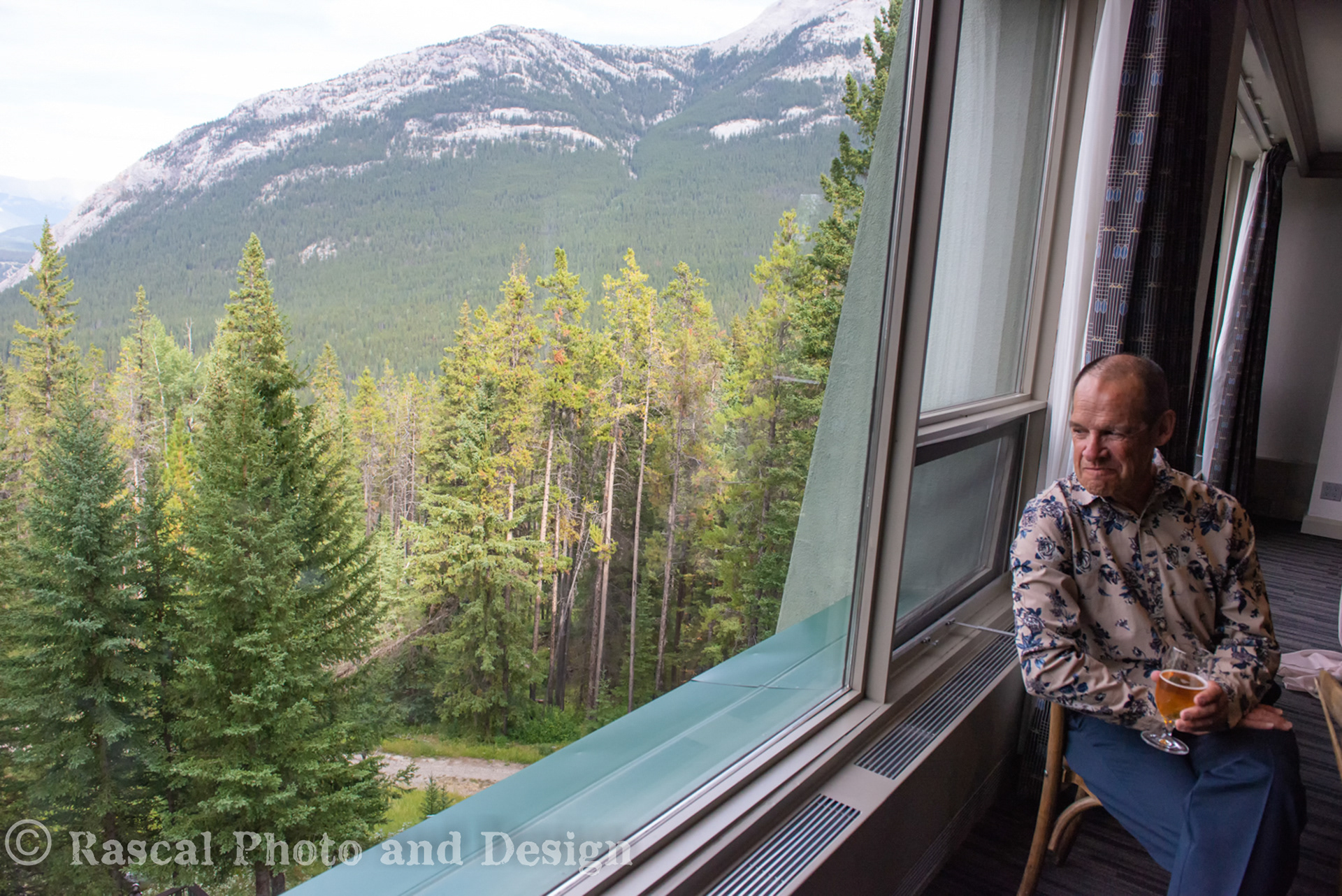Wedding party at Rimrock Hotel in Banff Alberta