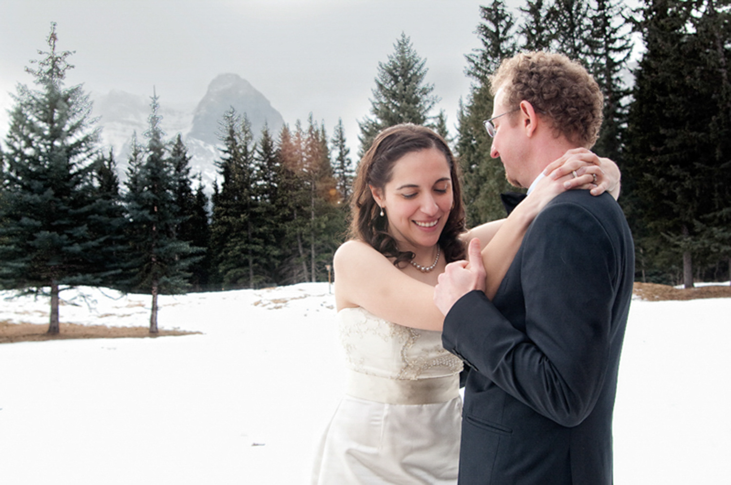Bride and Groom at Canmore Golf and Curling Club