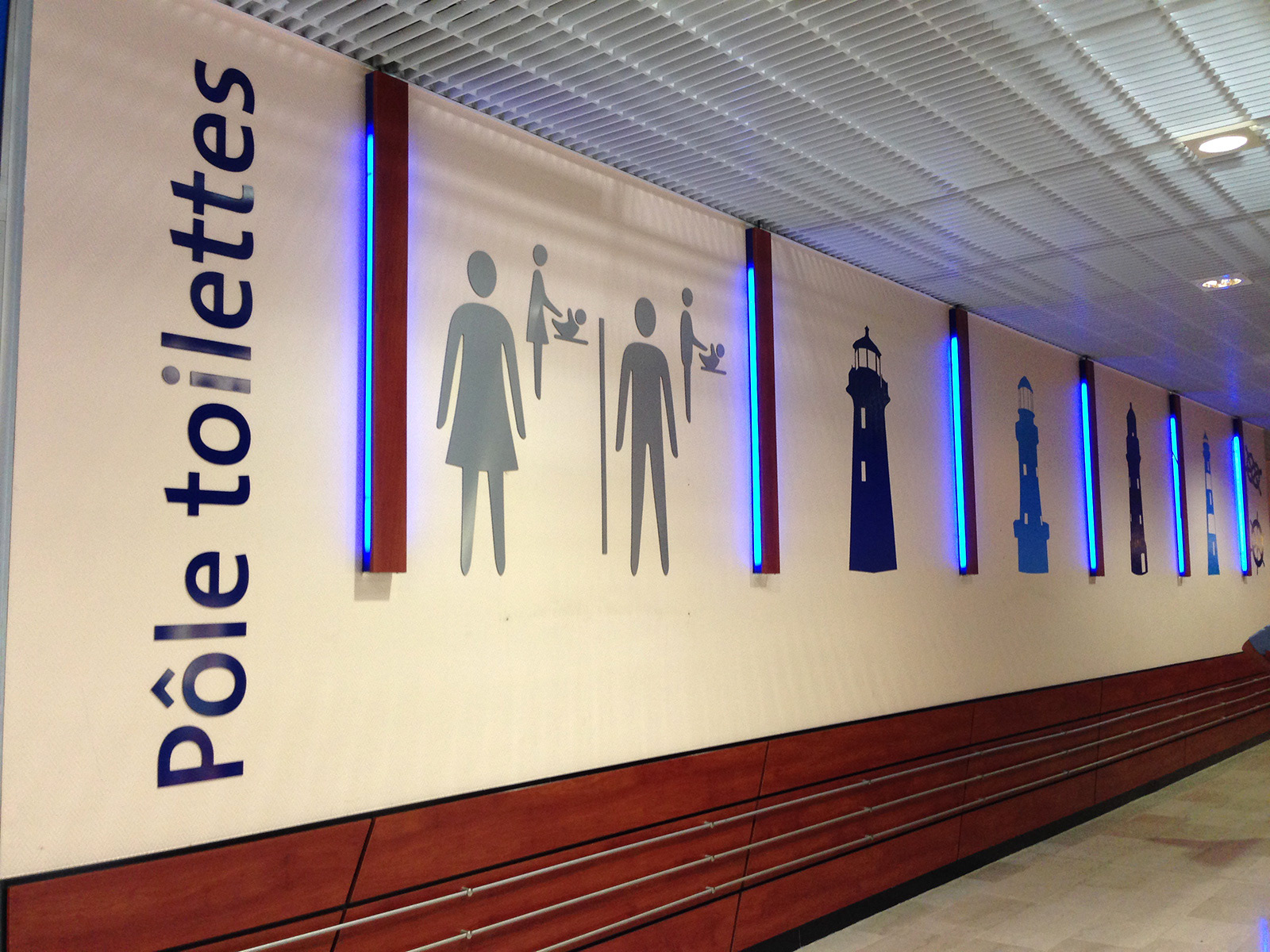 Signalétique couloir en aluminium composite découpé